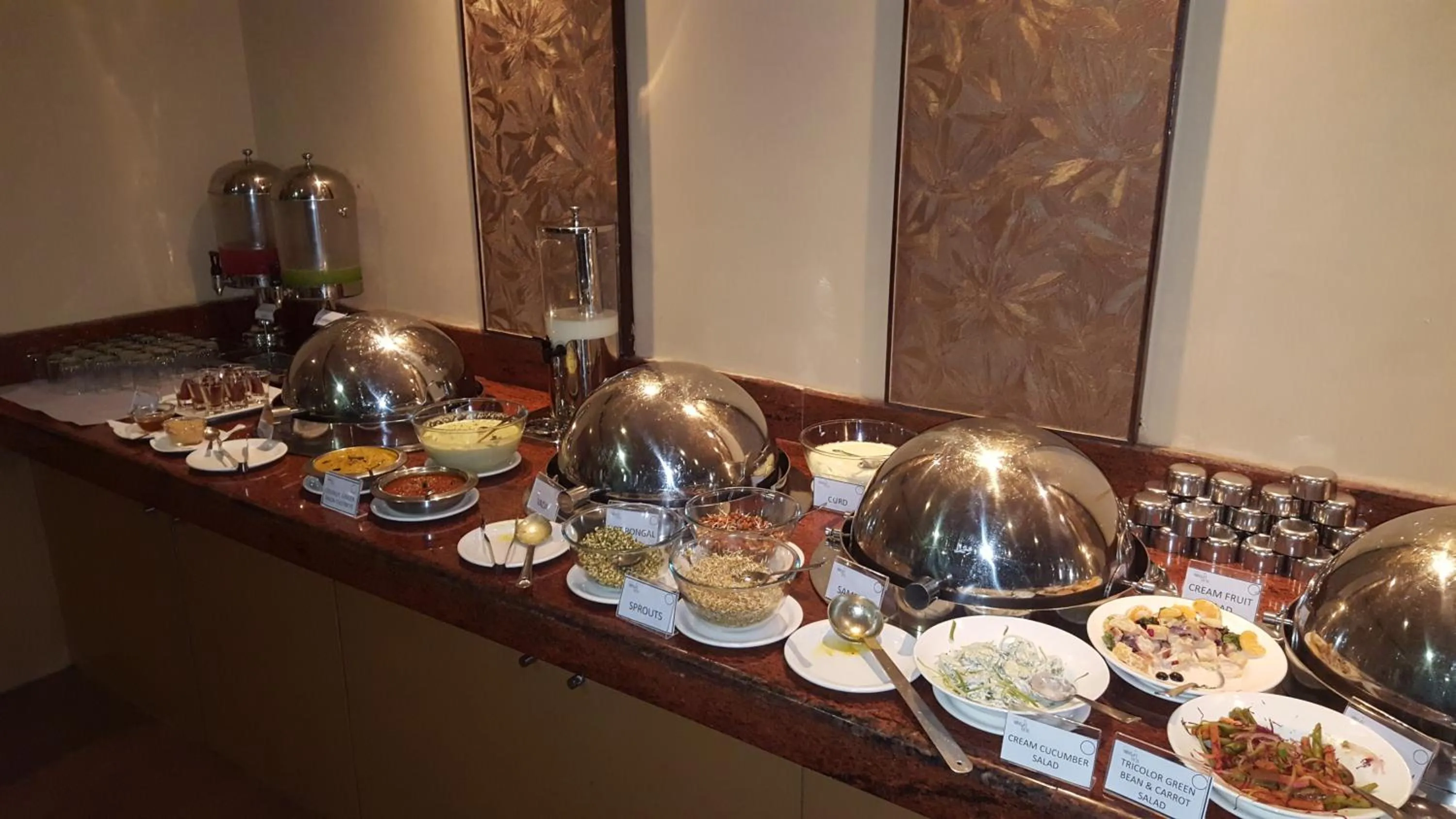 Continental breakfast in Hotel Winsar Park