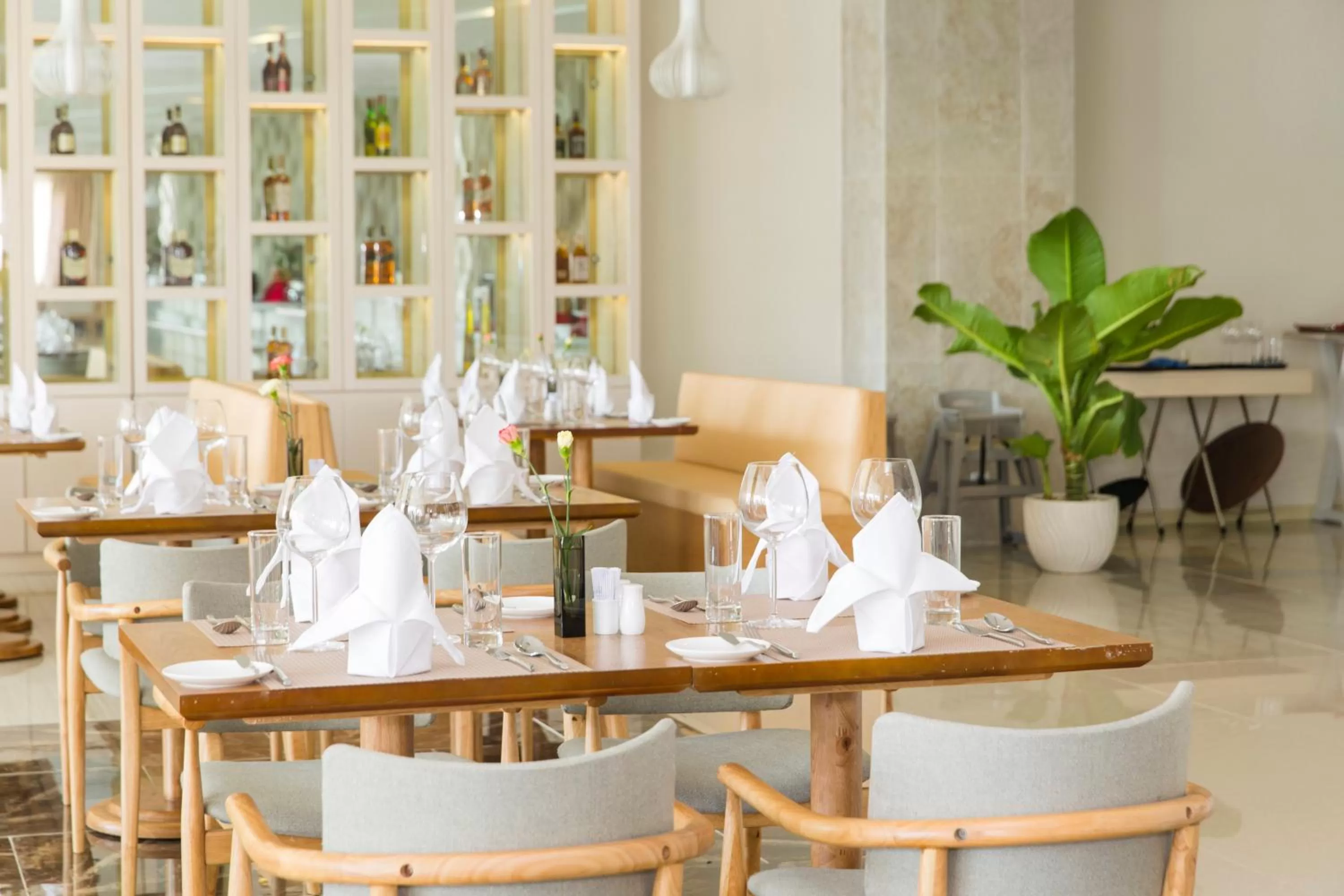 Restaurant/places to eat in Diamond Bay Hotel