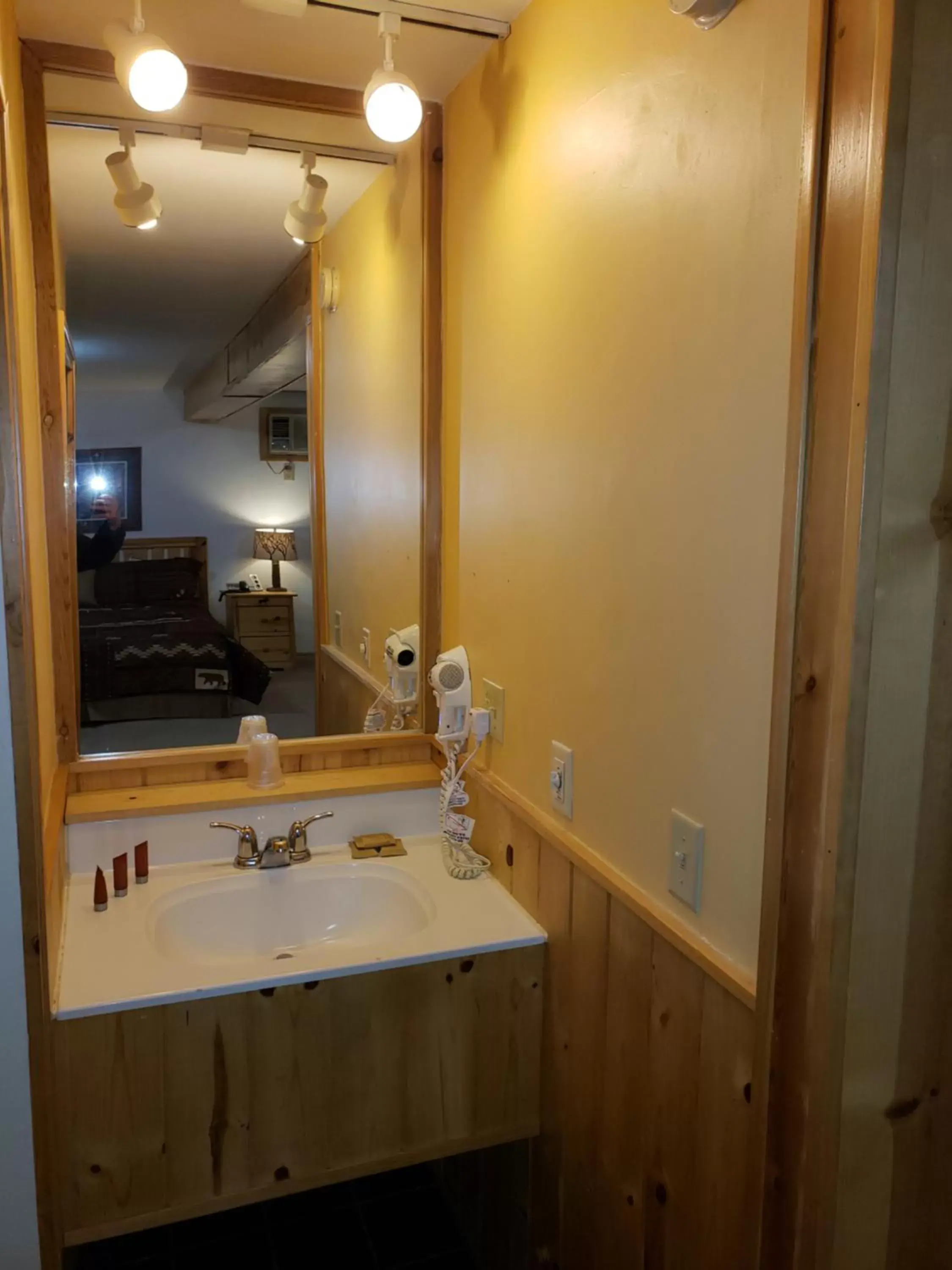 King Suite with Spa Bath in Willard Munger Inn King Suite with Spa Bath in Willard Munger Inn