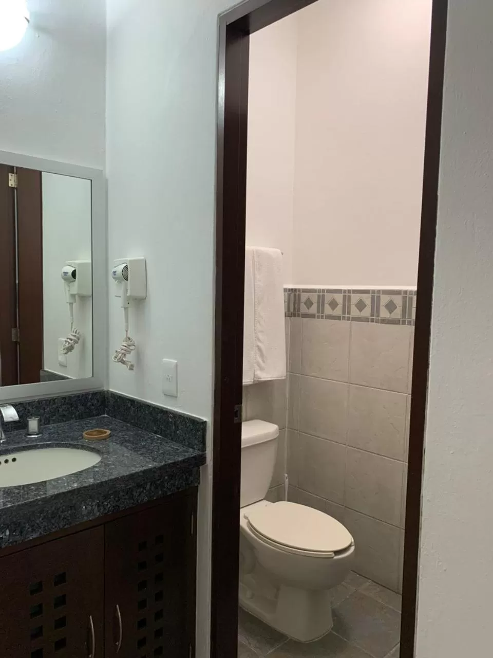 Bathroom in Dangelos Hotel on Fifth Avenue