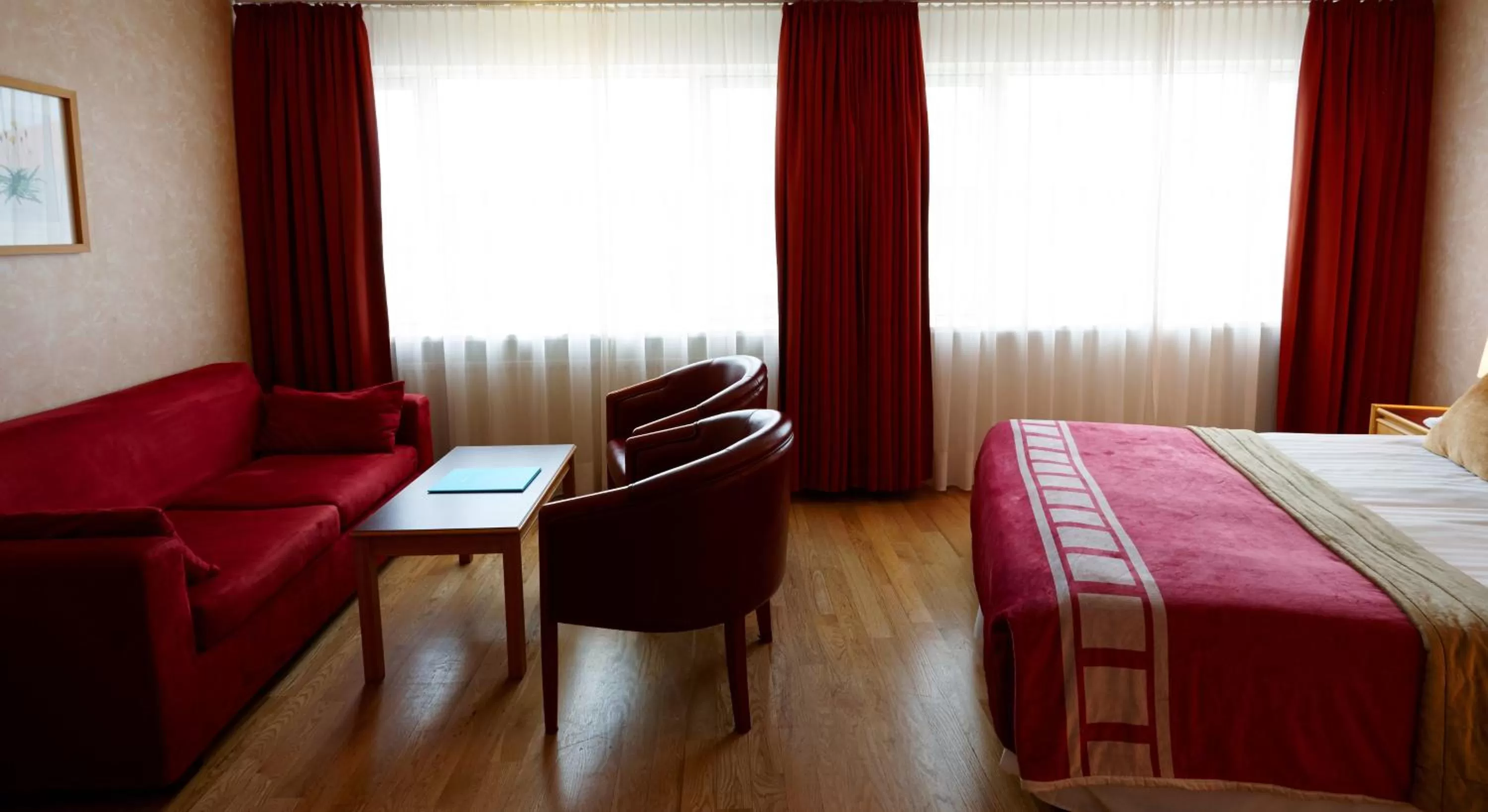 Bedroom, Bed in Fosshotel Rauðará