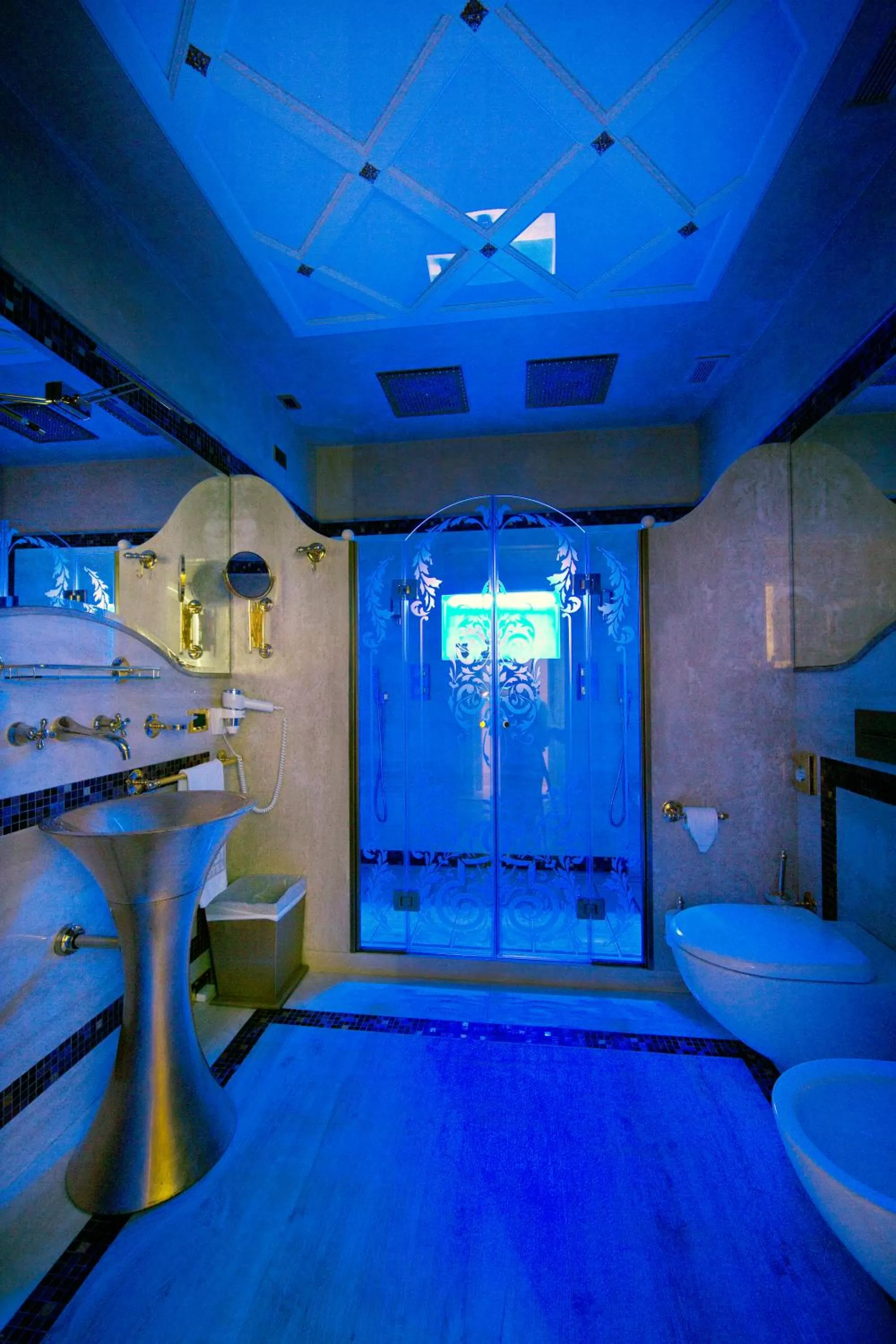 Vip's Motel Luxury Accommodation & Spa