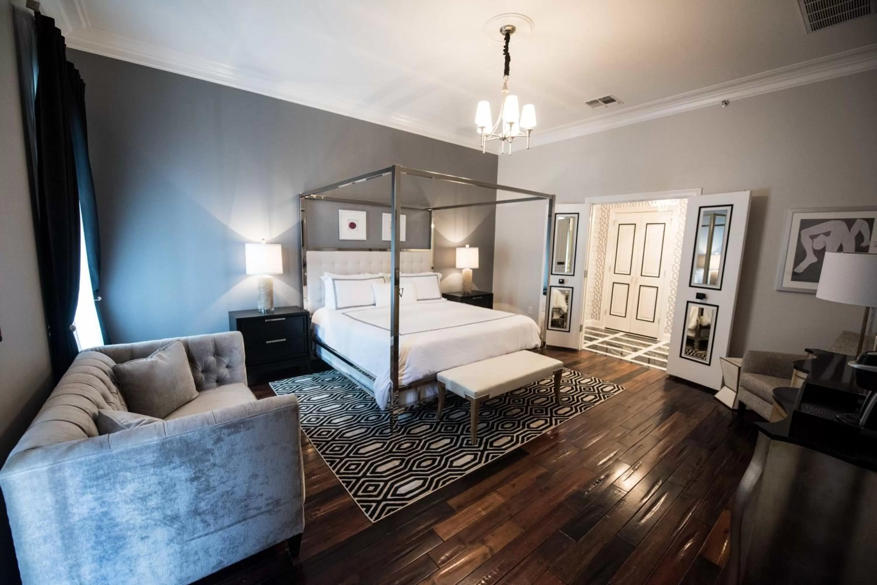 Photo of the whole room in The William Boerne