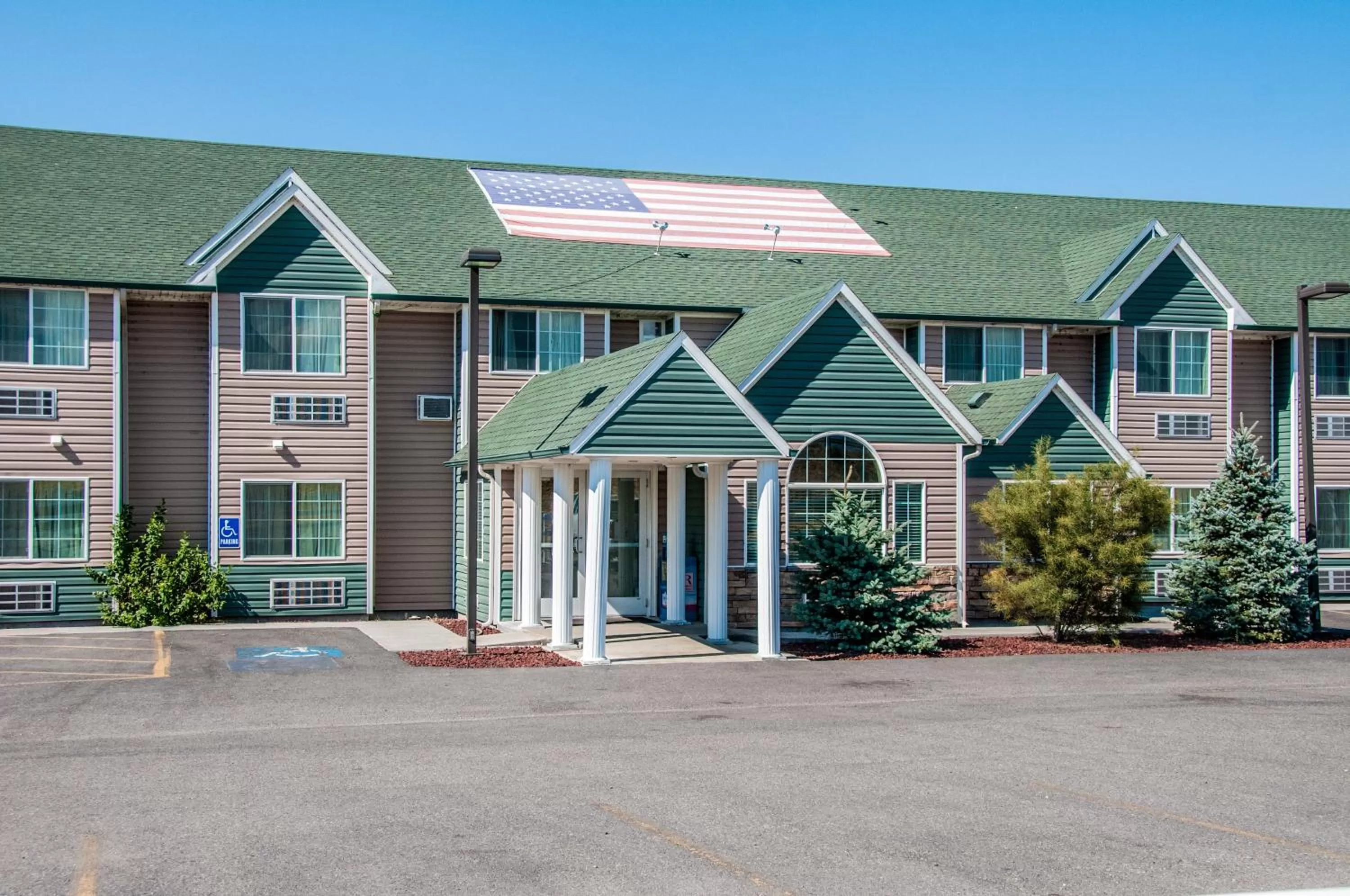 Property building in Motel 6-Idaho Falls, ID - Snake River