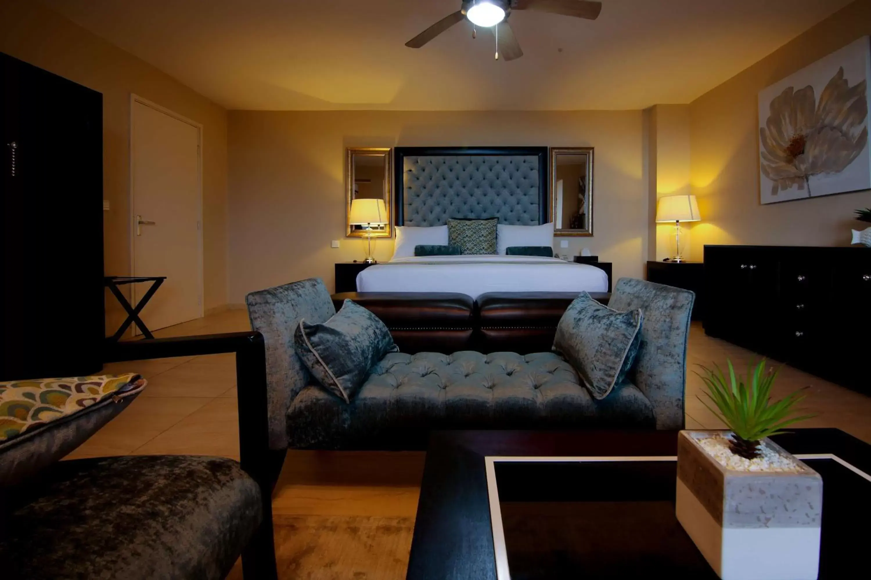 Mini Suite with King Bed and Bath Tub - Non-Smoking in Best Western Plus Accra Beach Hotel Mini Suite with King Bed and Bath Tub - Non-Smoking in Best Western Plus Accra Beach Hotel