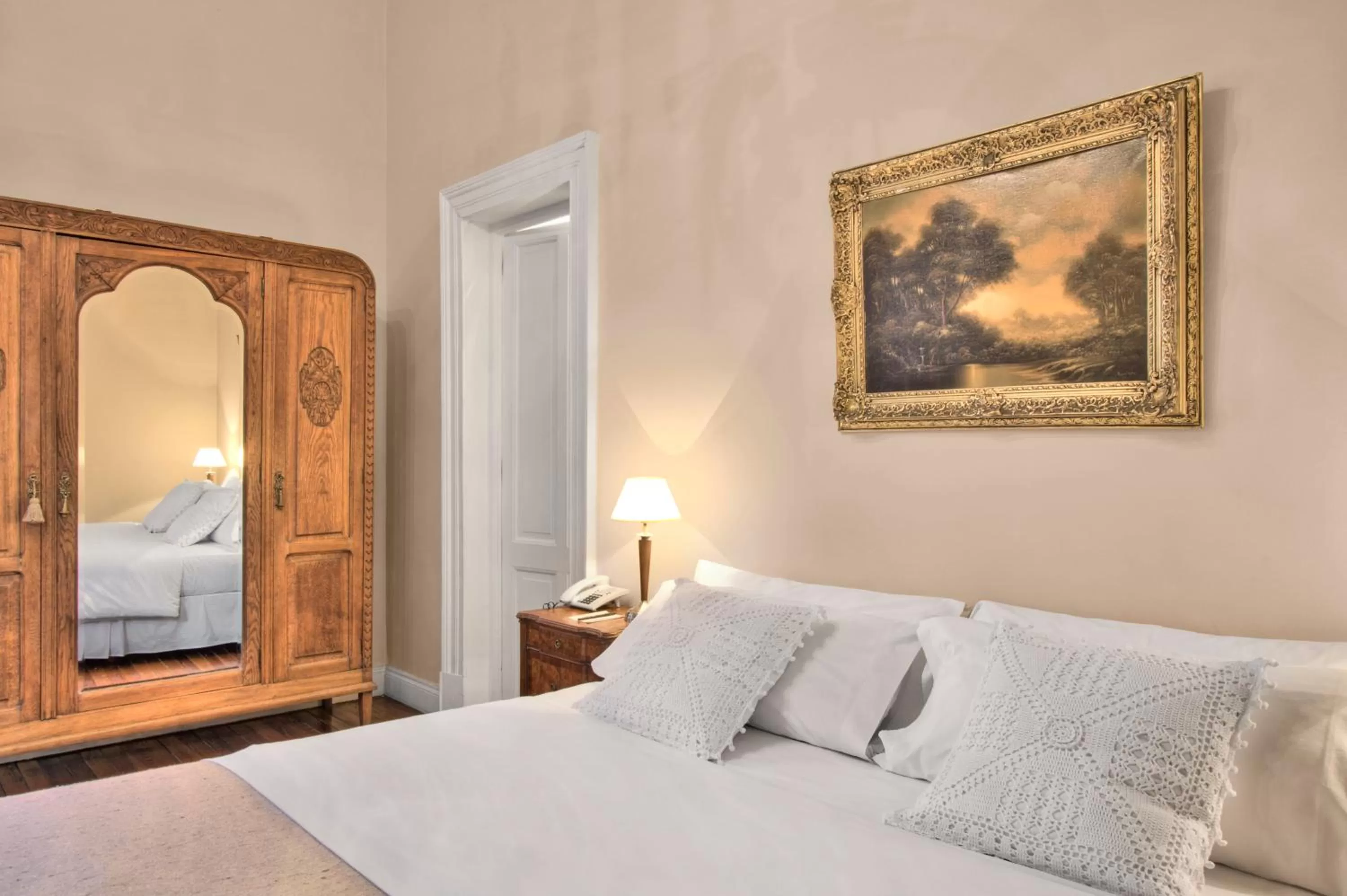 Photo of the whole room, Bed in Hotel del Casco