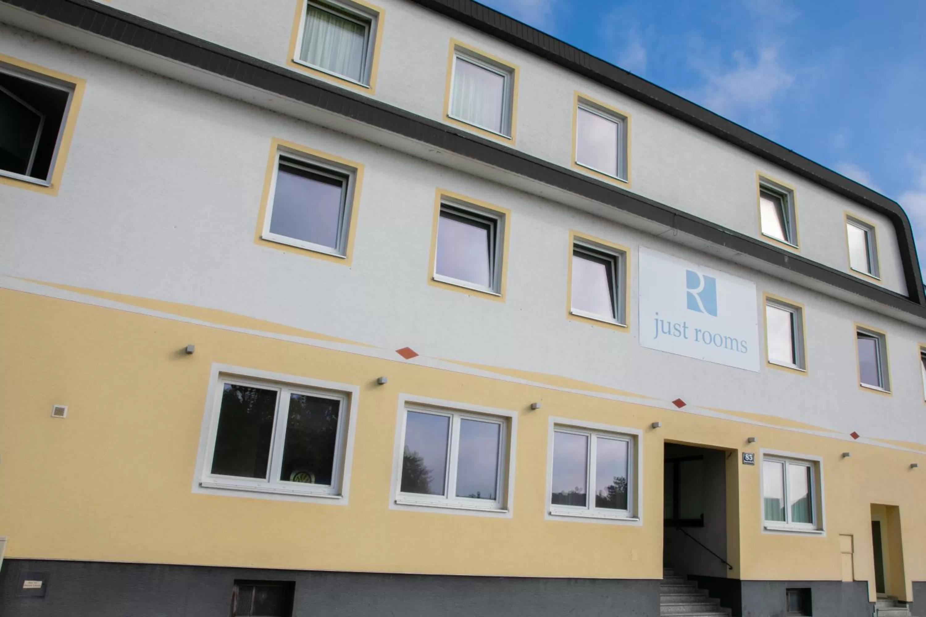 Property building in Das Reinisch Just Rooms