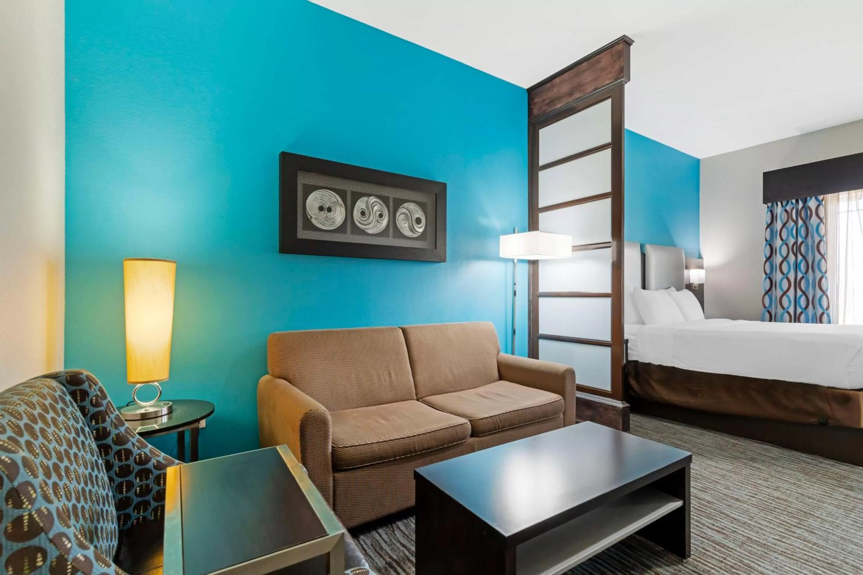 Photo of the whole room, Bed in Best Western Plus Pleasanton Hotel