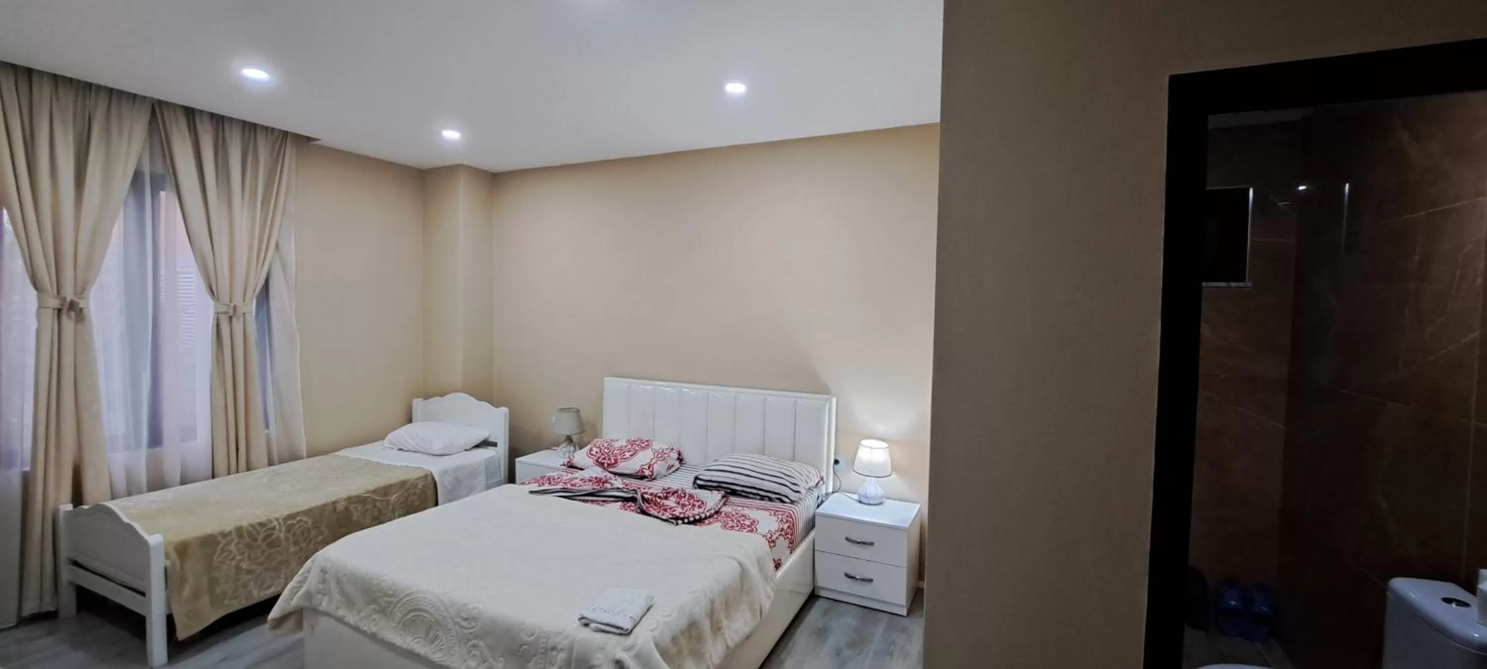 Bed in CityCenterHotel Shkoder