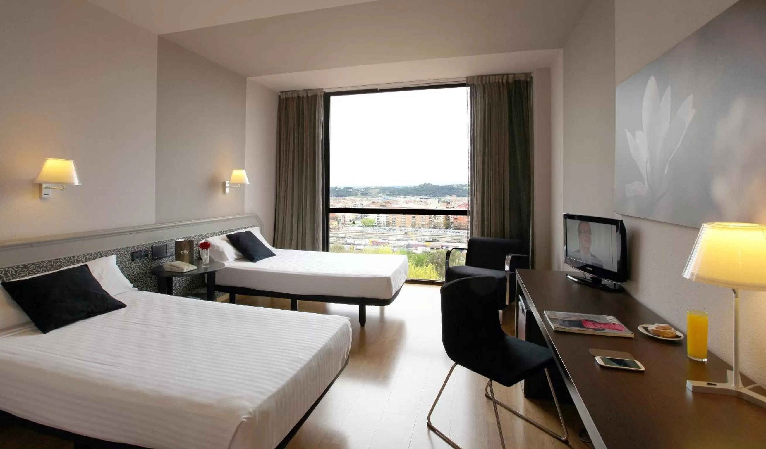 Photo of the whole room, Bed in Ciutat de Granollers