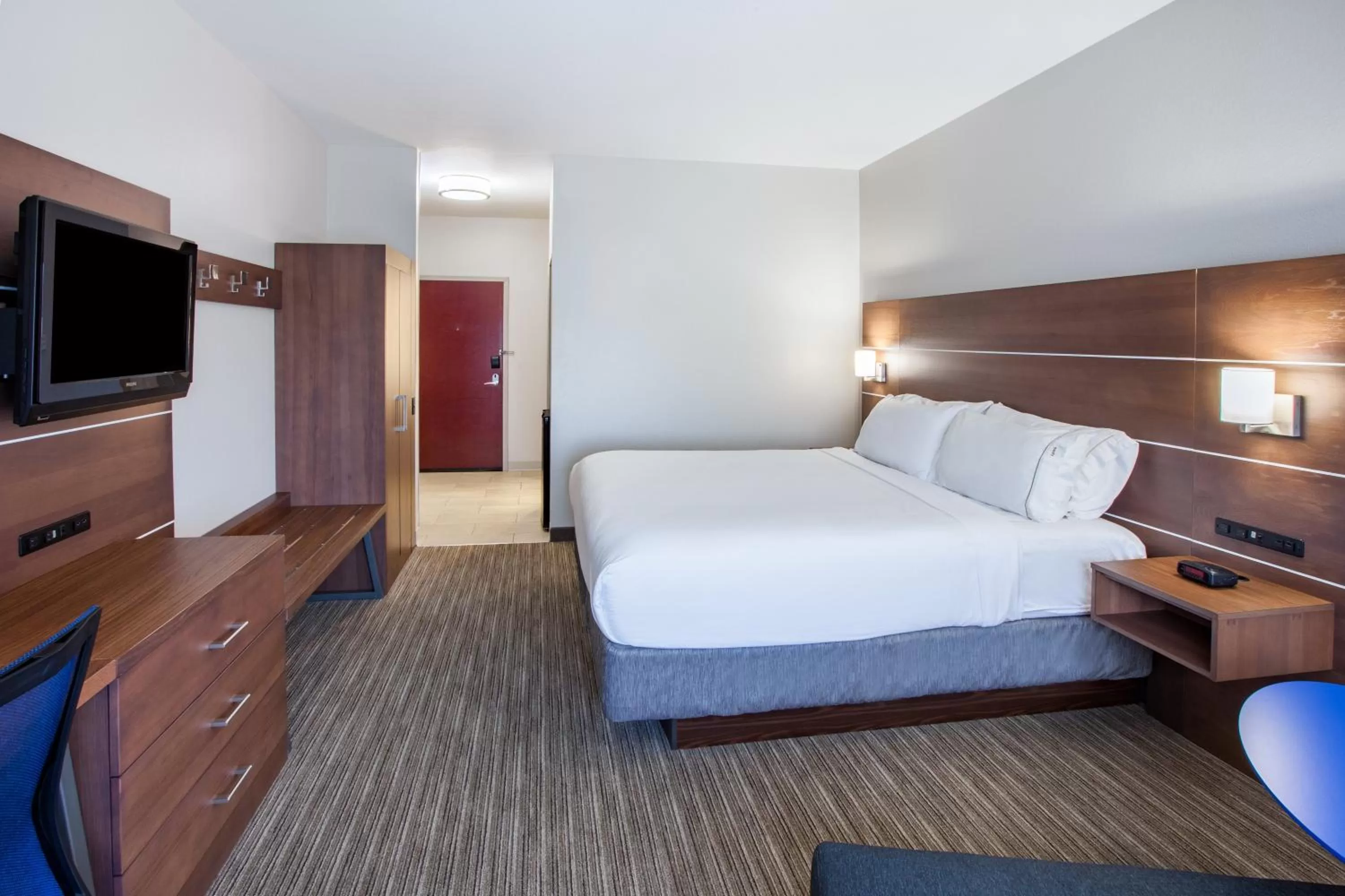 Photo of the whole room, Bed in Holiday Inn Express & Suites Texarkana by IHG