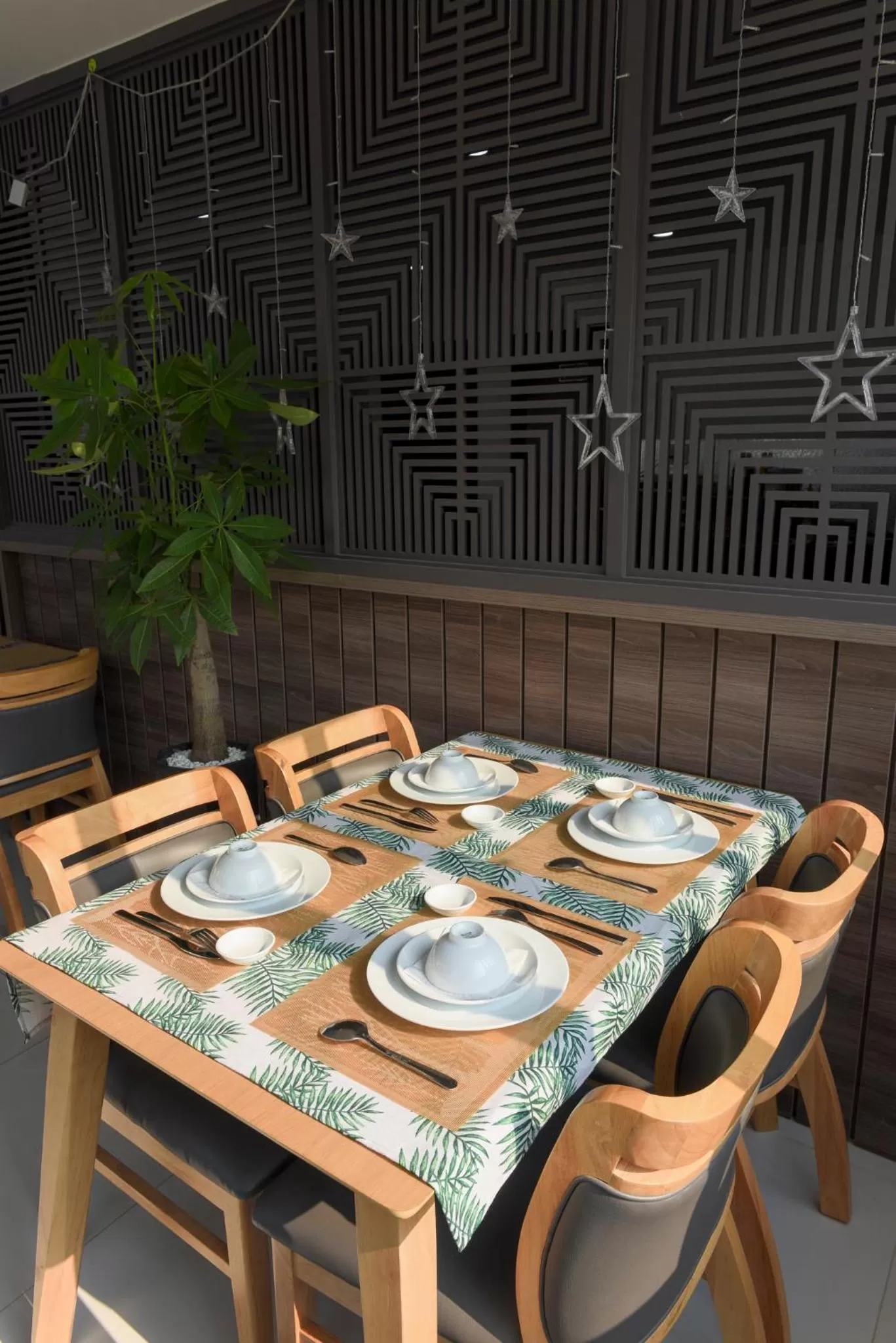 Restaurant/places to eat in Hera Hotel Airport