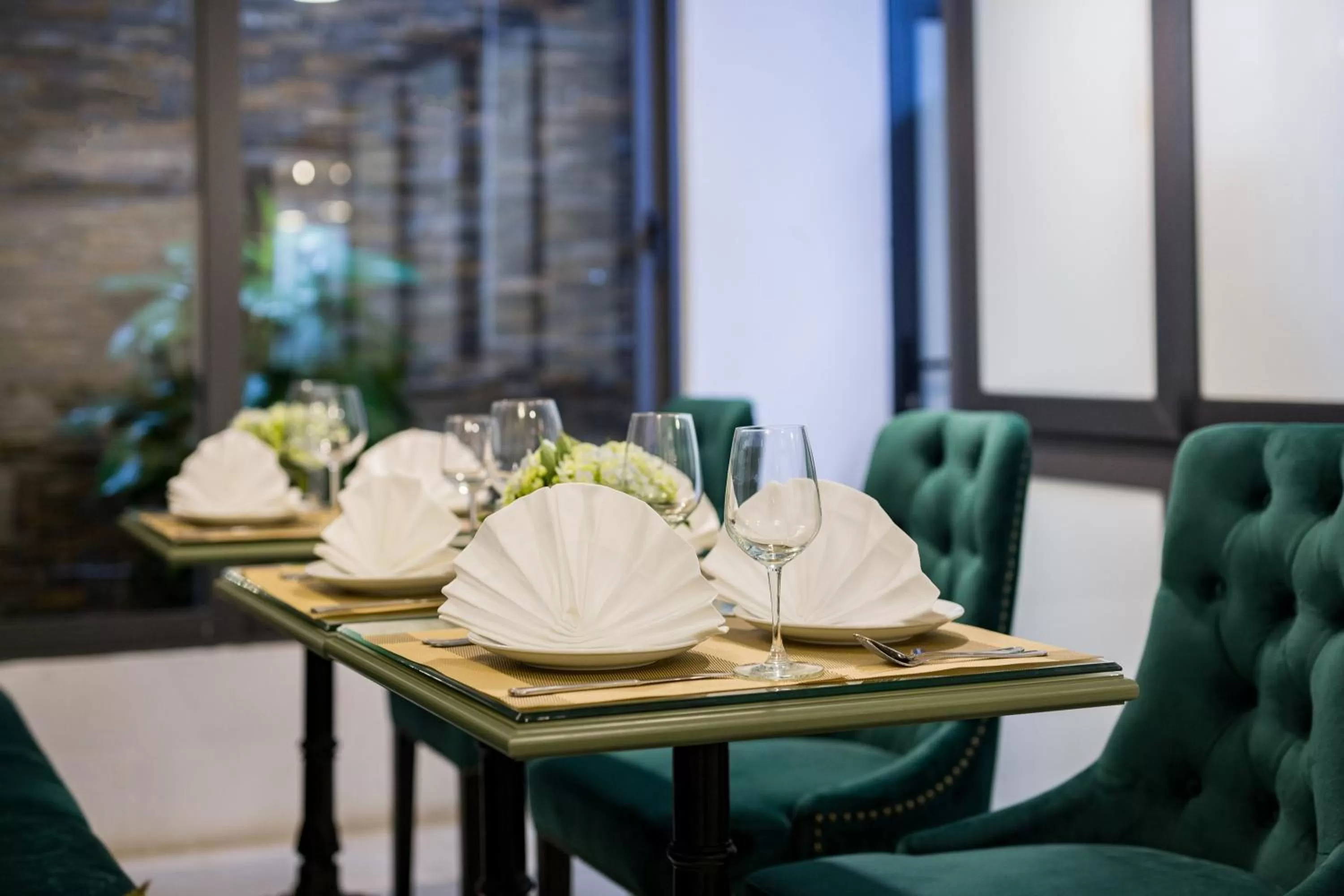 Restaurant/Places to Eat in Hanoi Gatsby Hotel