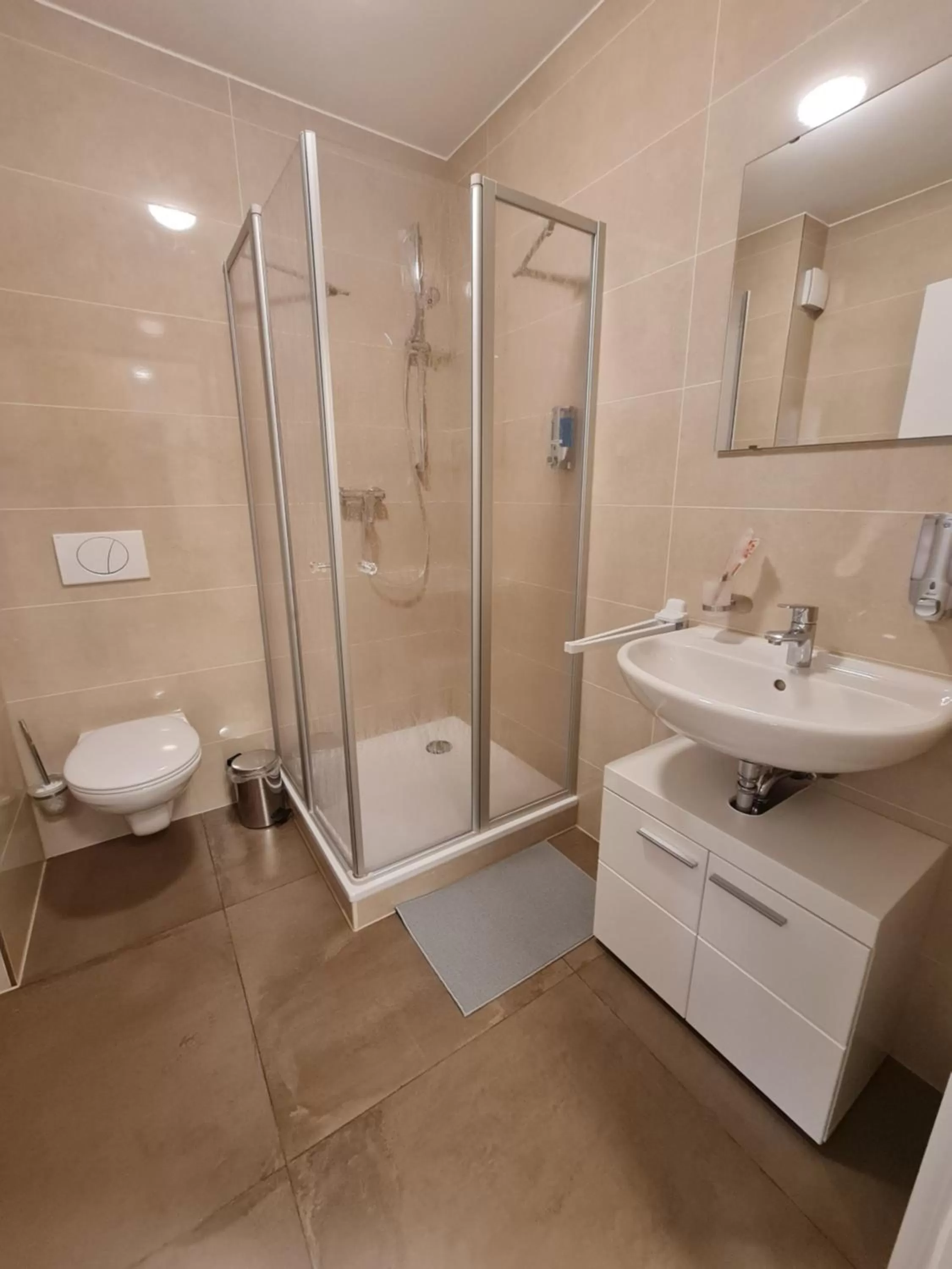 Bathroom in check-inn hotels - Offenbach