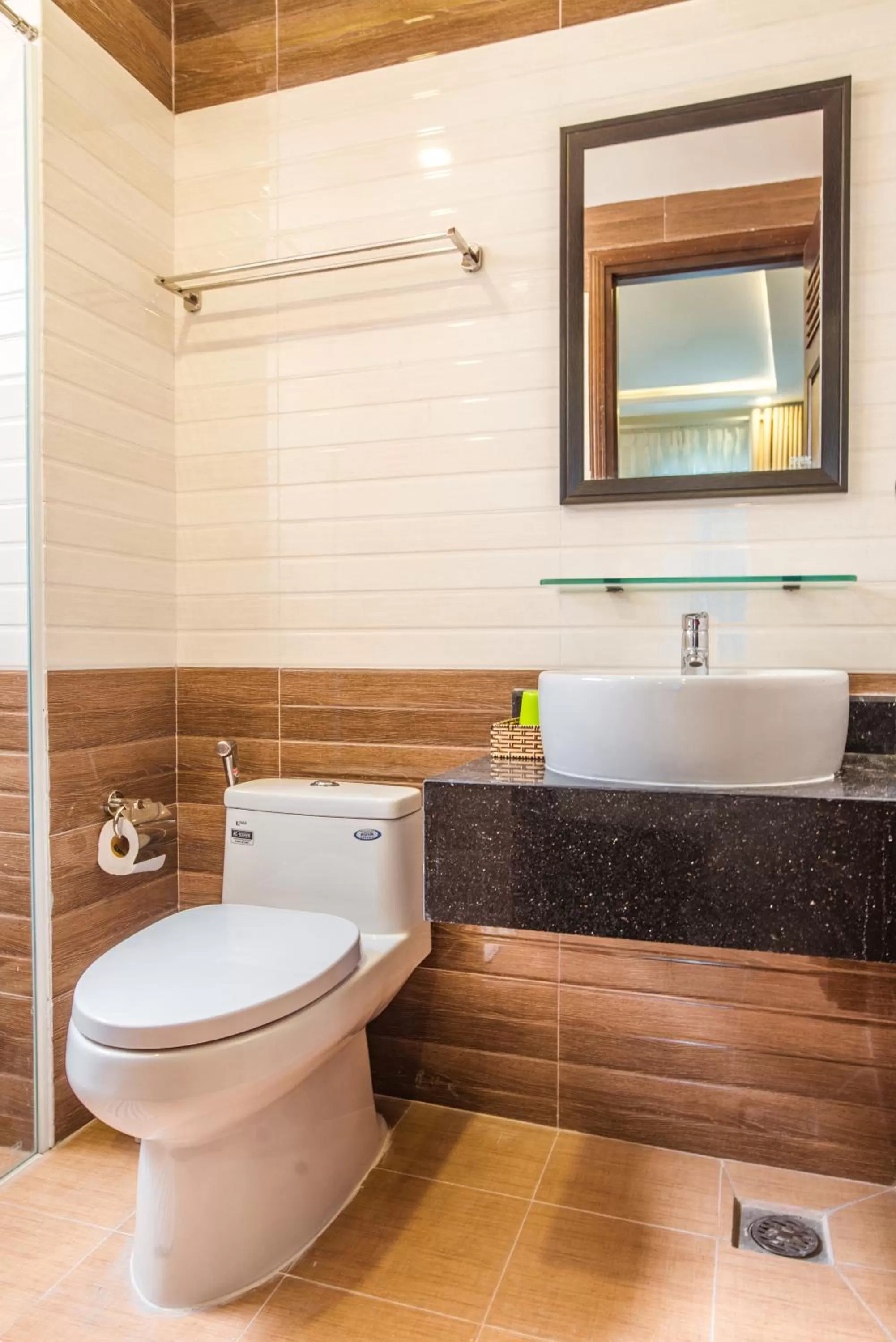 Bathroom in Aladin Hotel