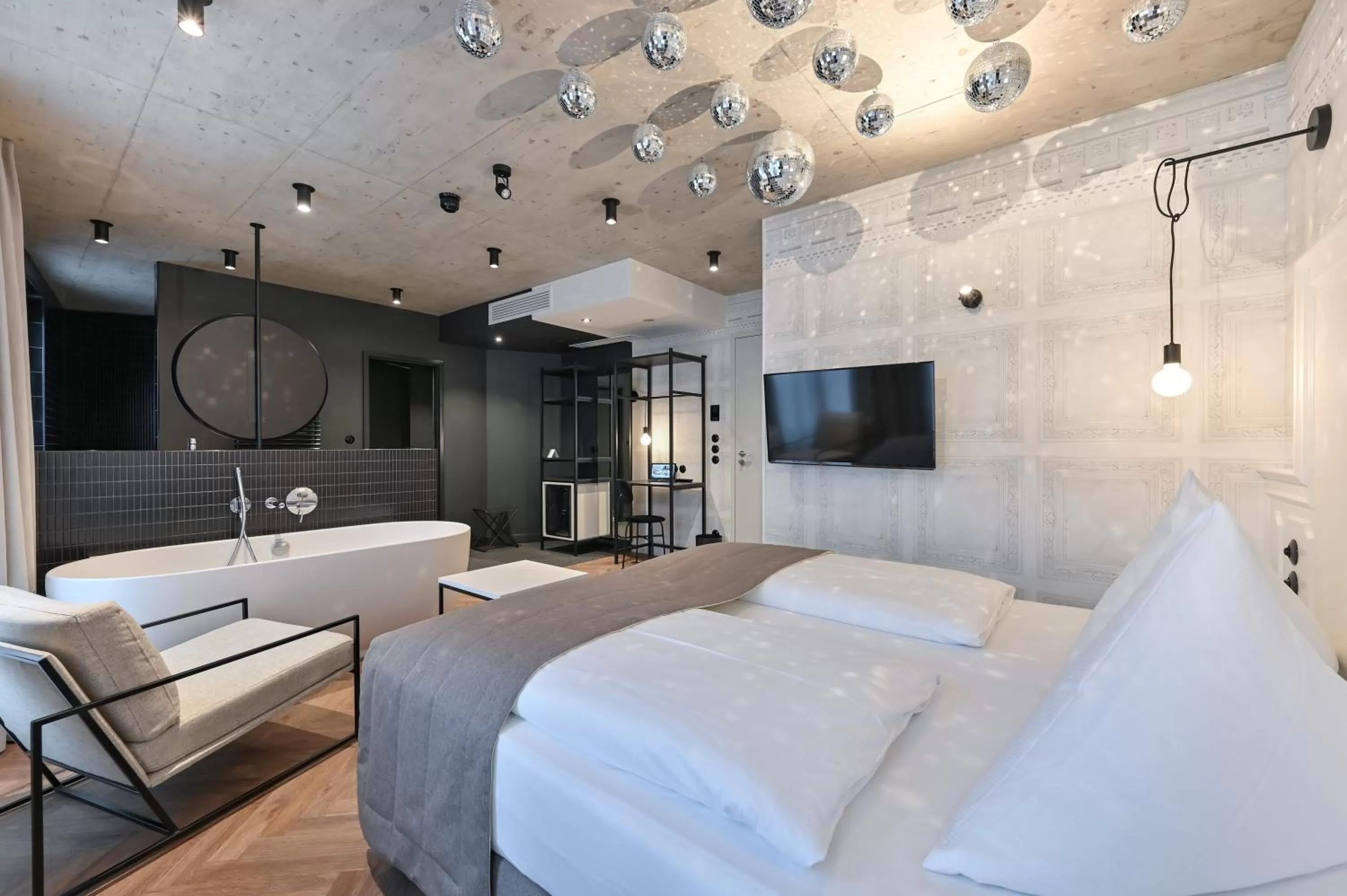 TV and multimedia, Bed in Hotel Sonne