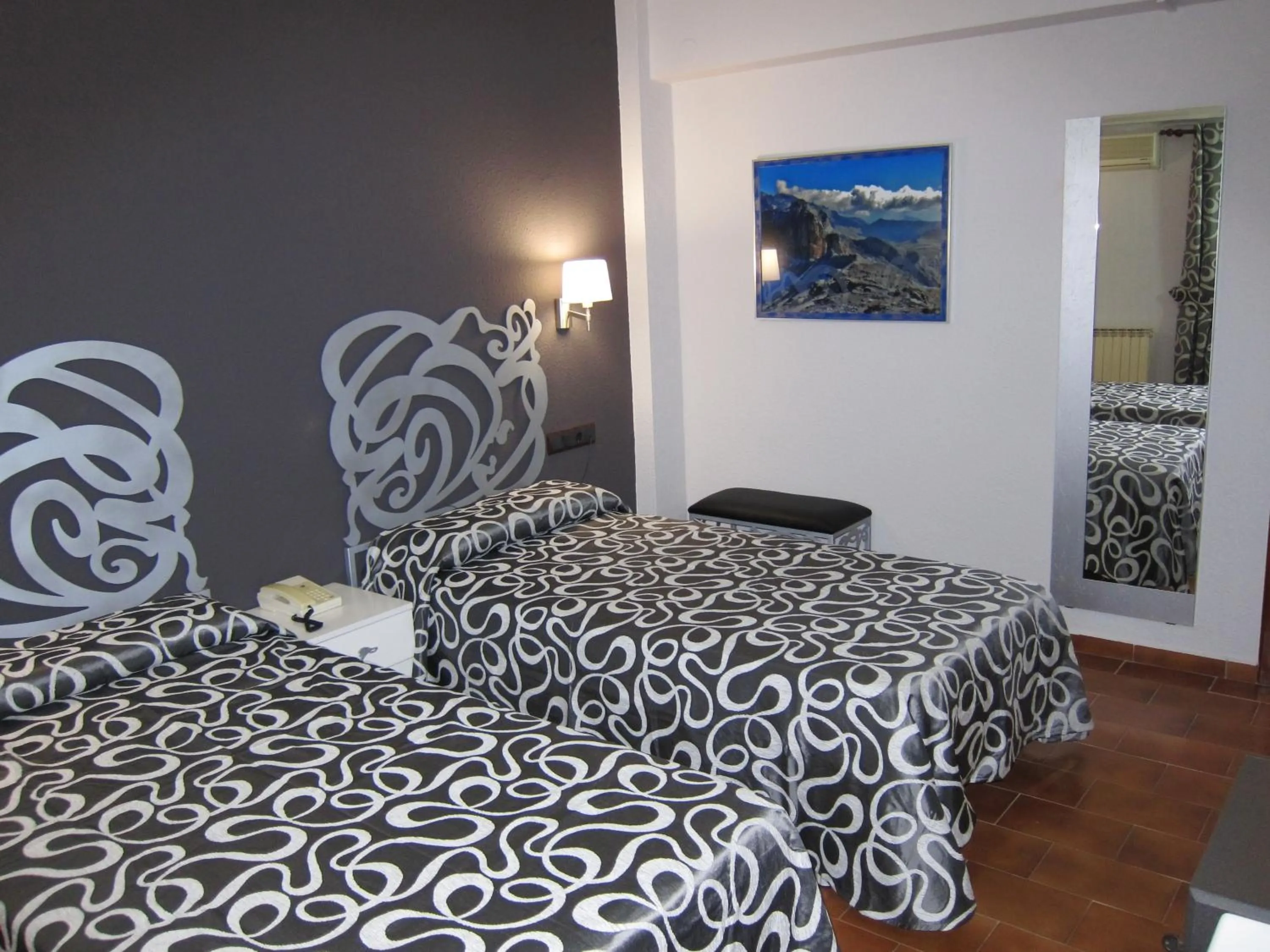 Photo of the whole room, Bed in Hotel Meson de L’Ainsa