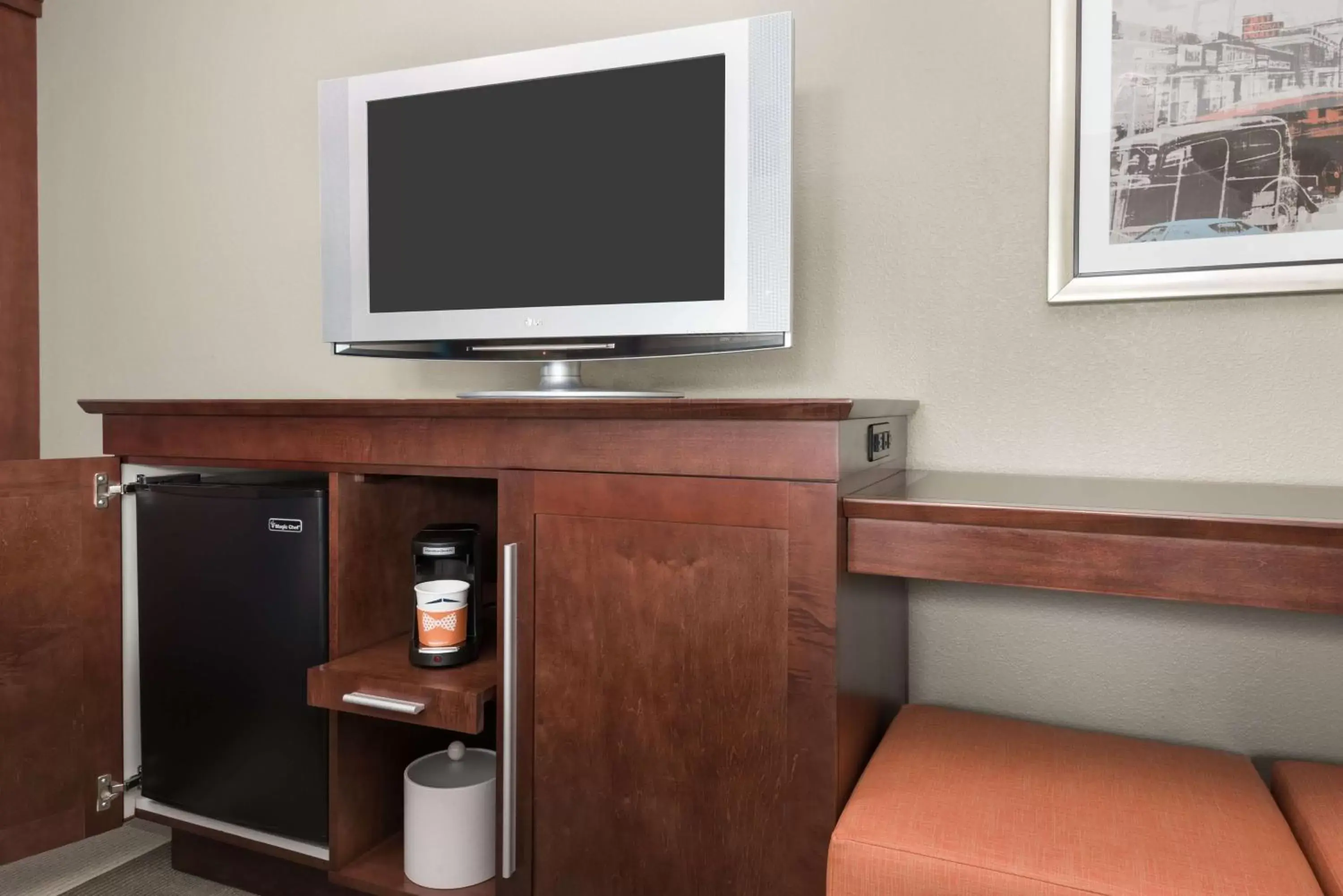 Double Room with Two Double Beds - Hearing Access/Non-Smoking in Hampton Inn Boston / Marlborough Double Room with Two Double Beds - Hearing Access/Non-Smoking in Hampton Inn Boston / Marlborough