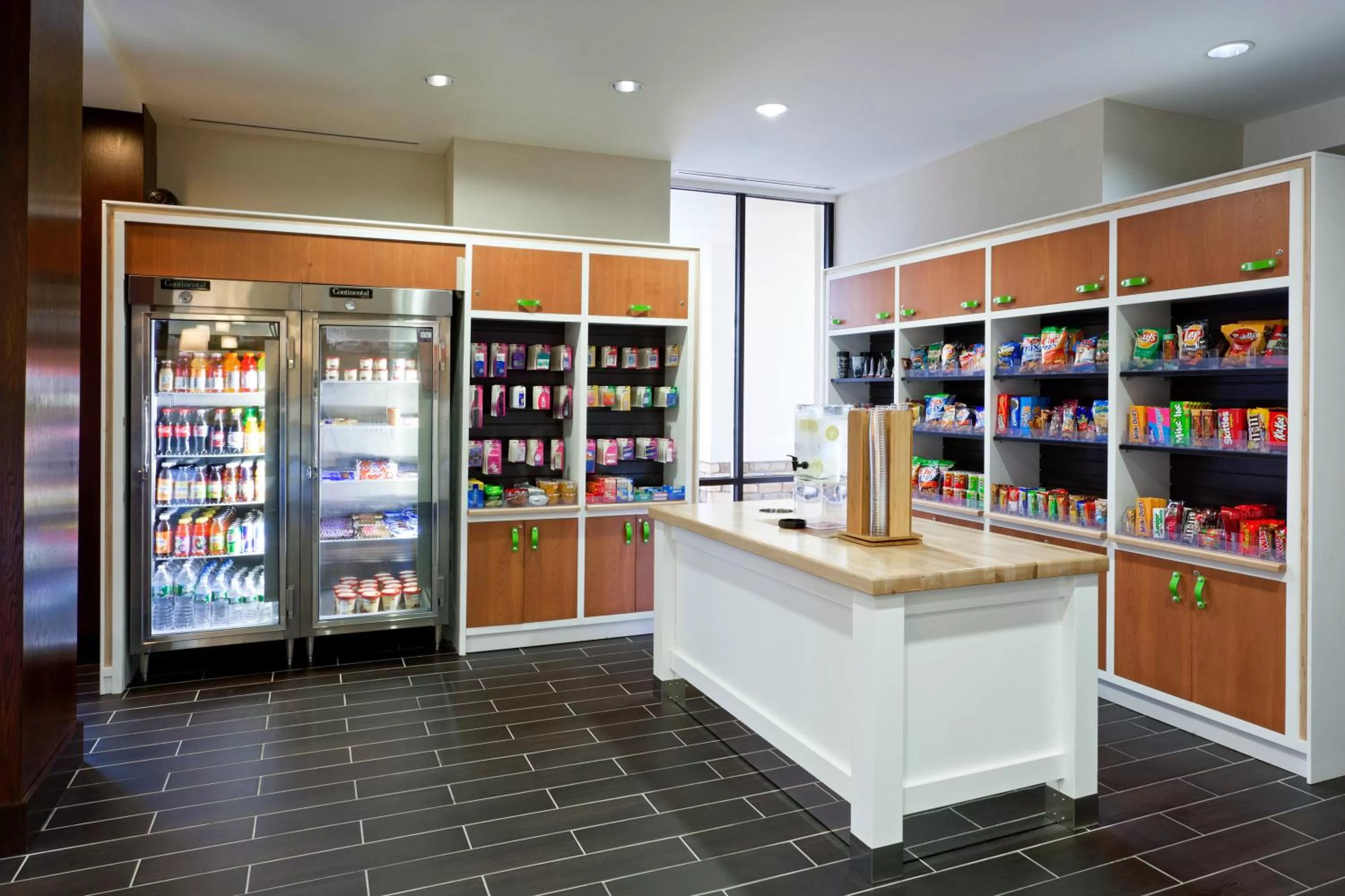 Lobby or reception in Holiday Inn Clark - Newark by IHG