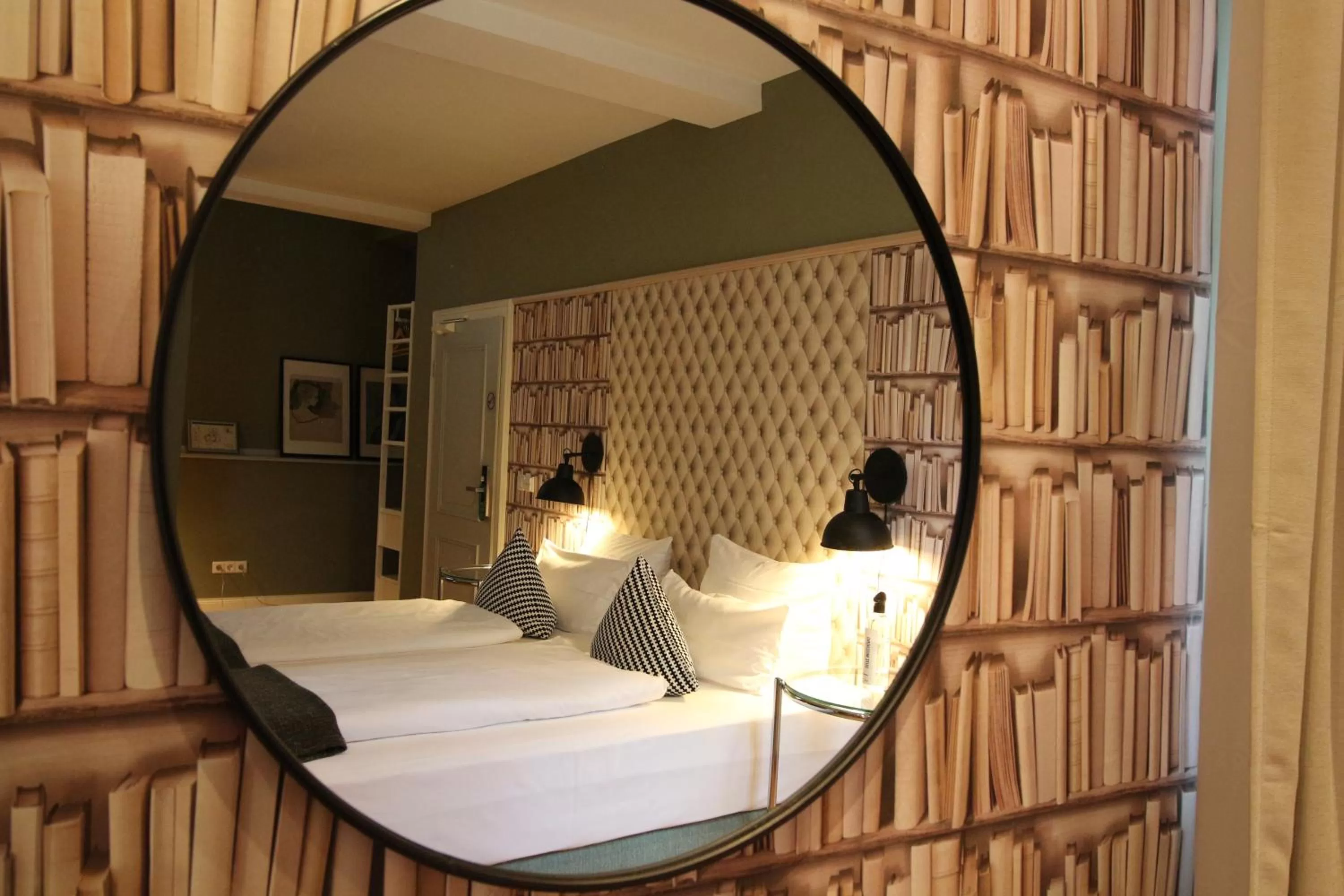 Photo of the whole room, Bed in Hotel Zur Alten Brücke