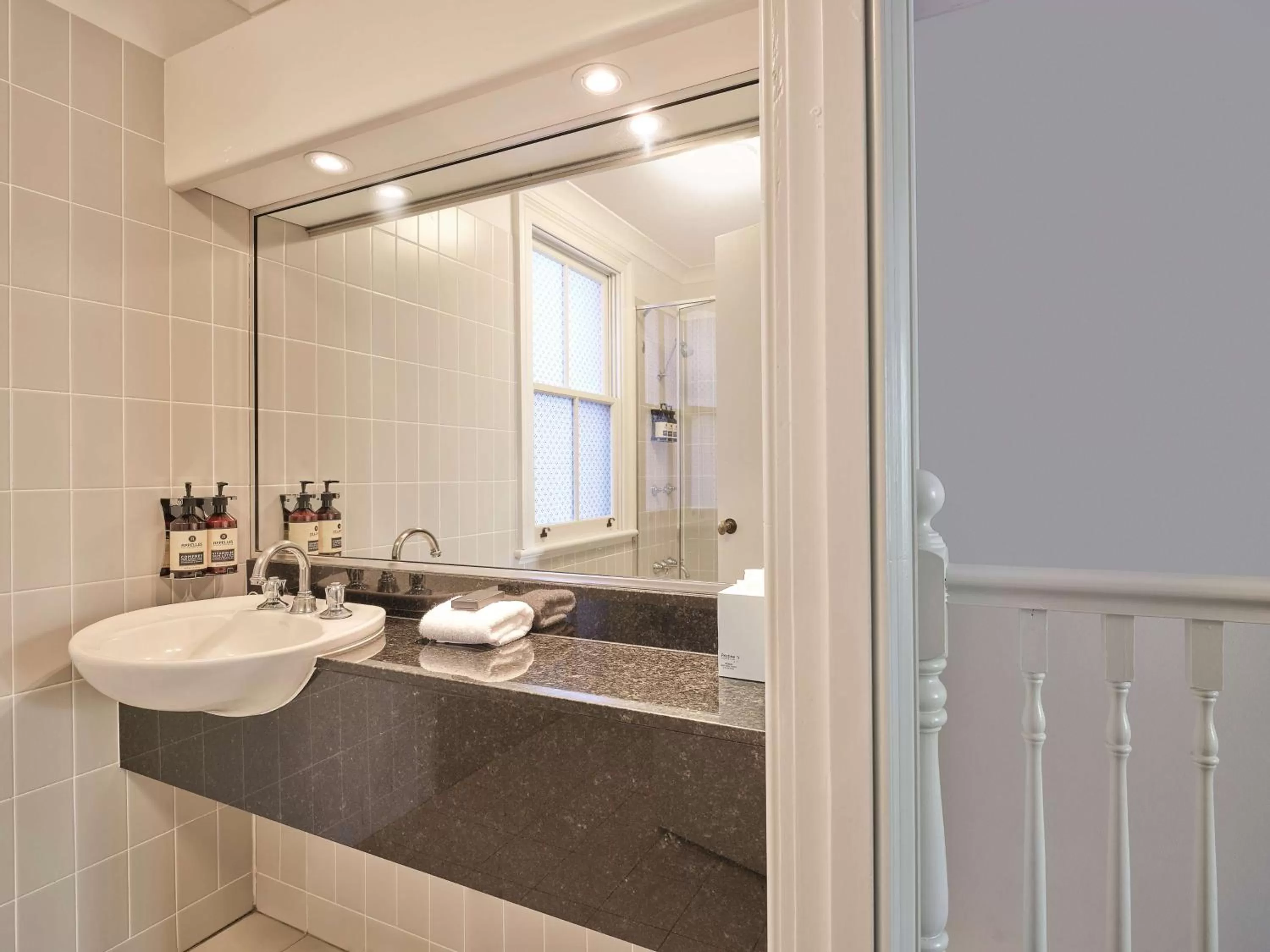 Bathroom in Rendezvous Hotel Sydney The Rocks