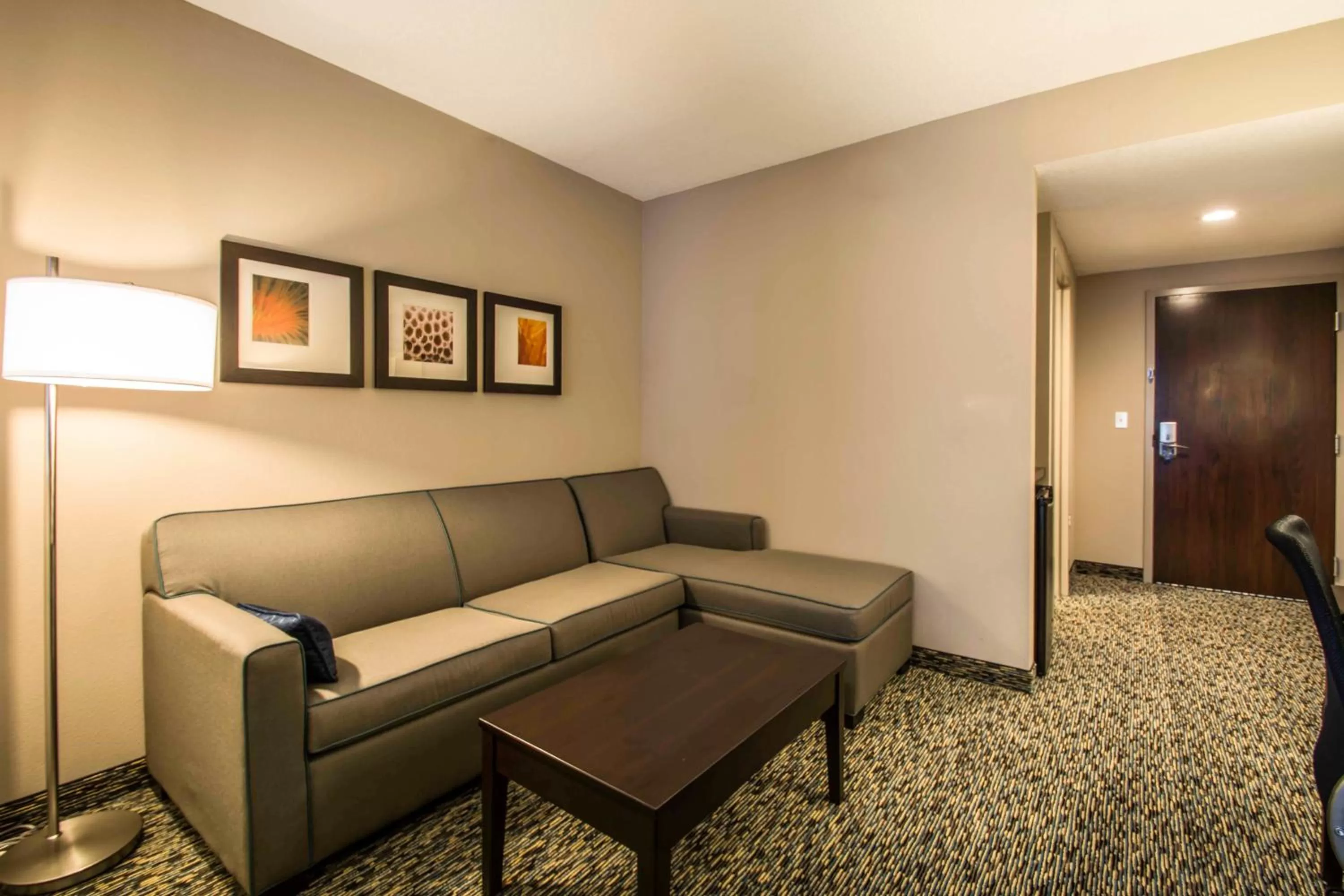 Bed in Comfort Suites Fort Lauderdale Airport South & Cruise Port