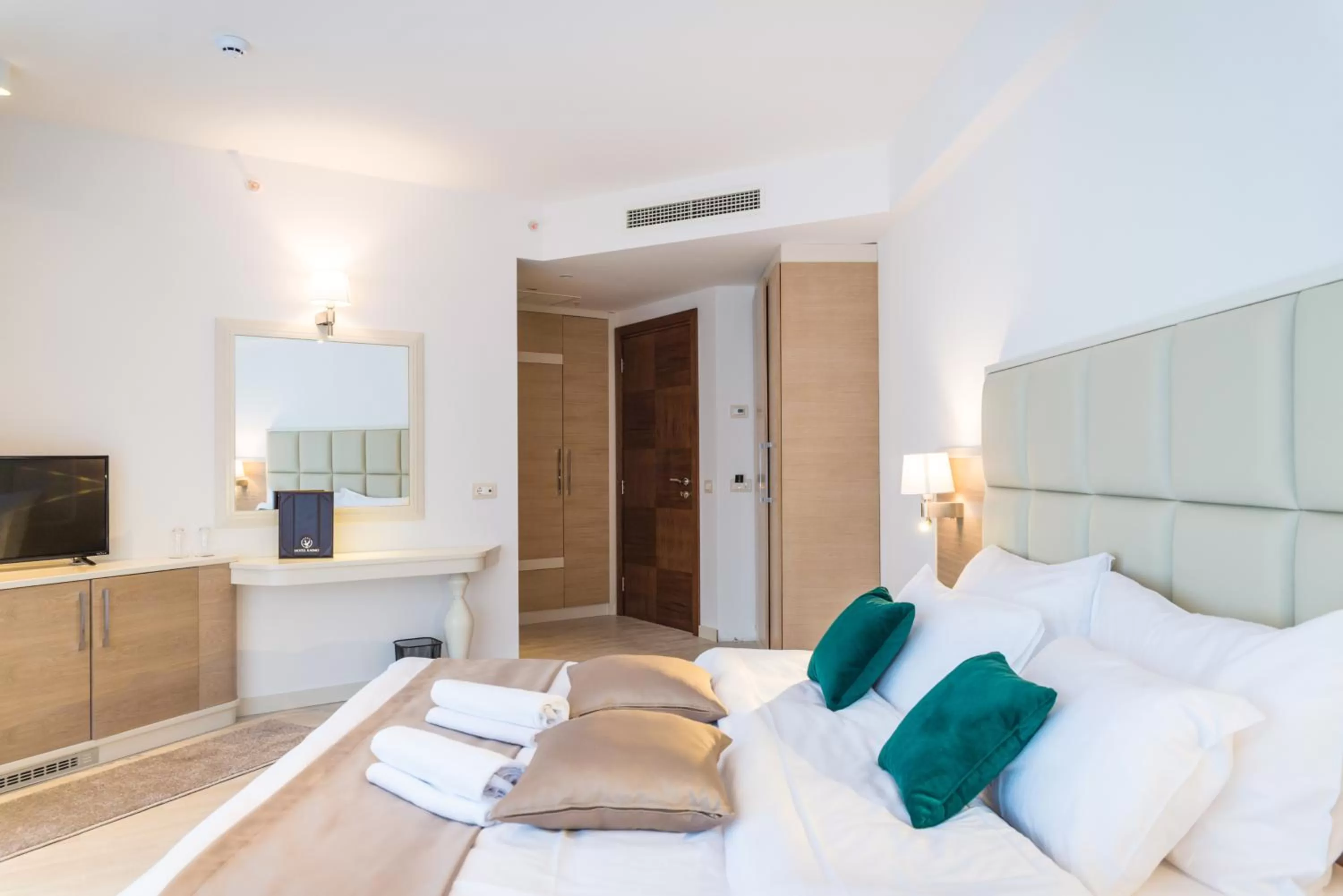 Bedroom, Bed in Hotel Kadmo by Aycon