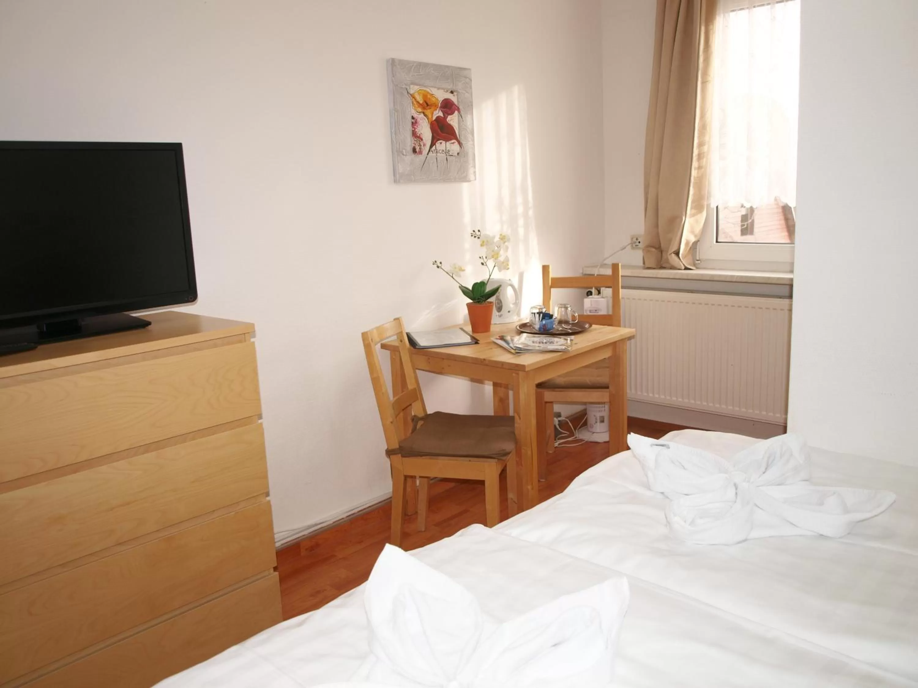 Coffee/tea facilities, Bed in Stern Hotel