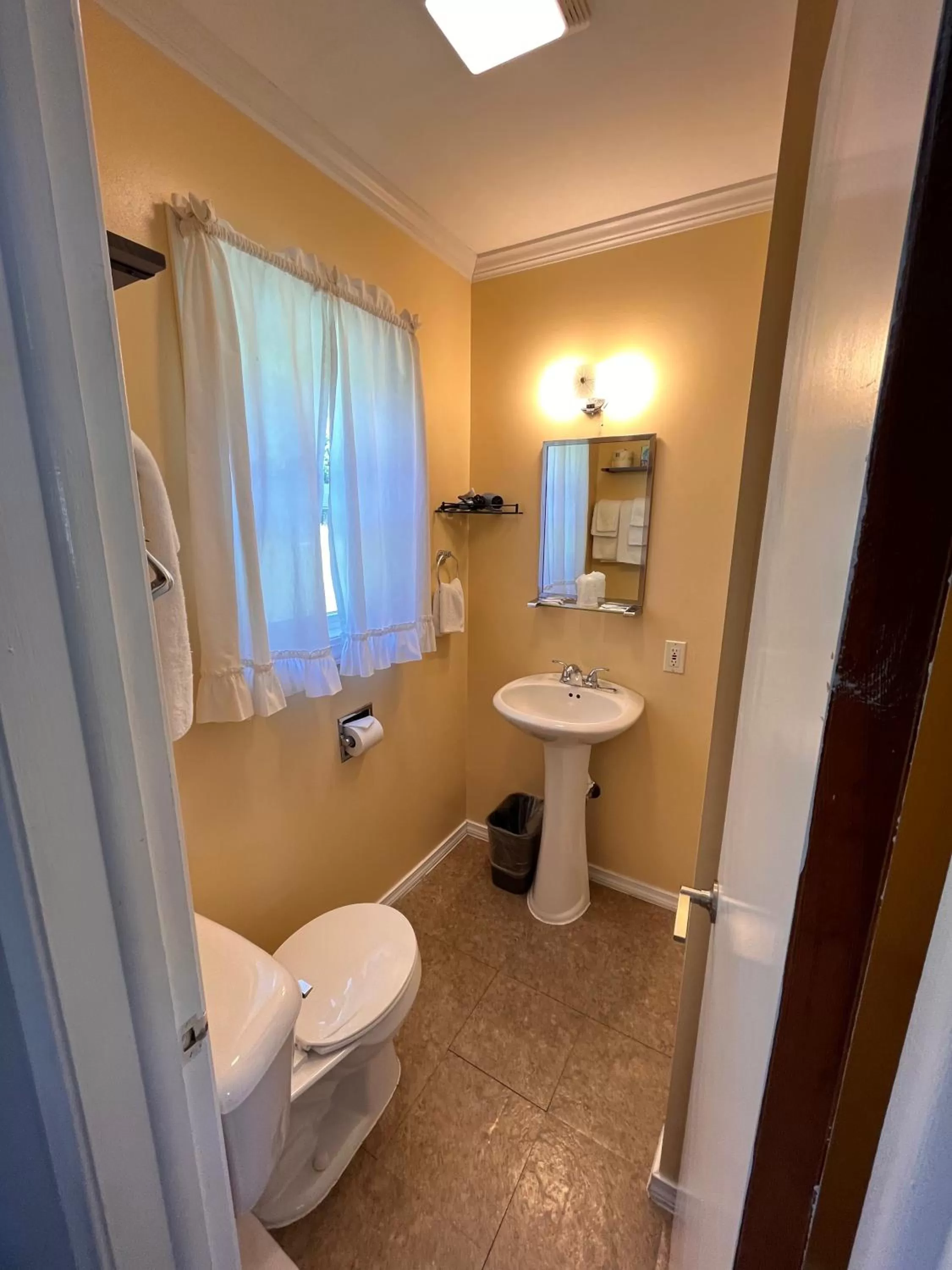 Shower in Honor Motel