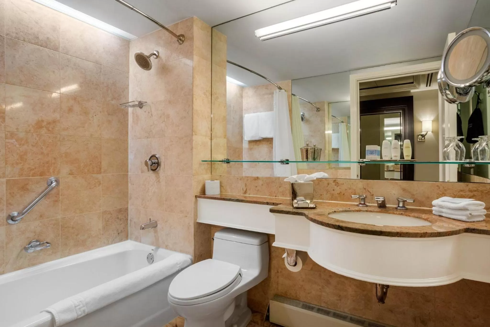 Facade/entrance in Omni Berkshire Place