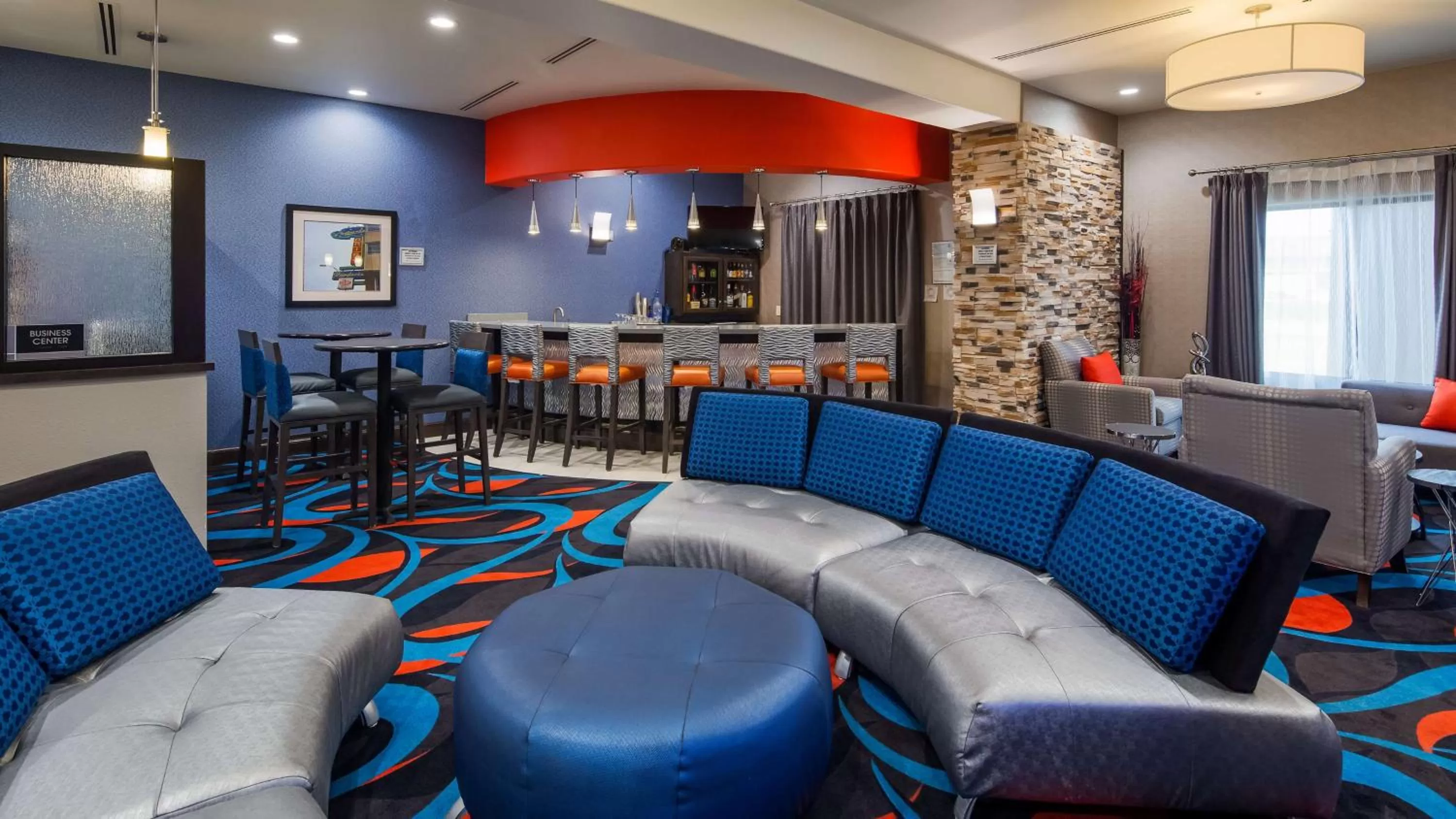 Lounge or bar in Best Western Plus Ardmore Inn & Suites