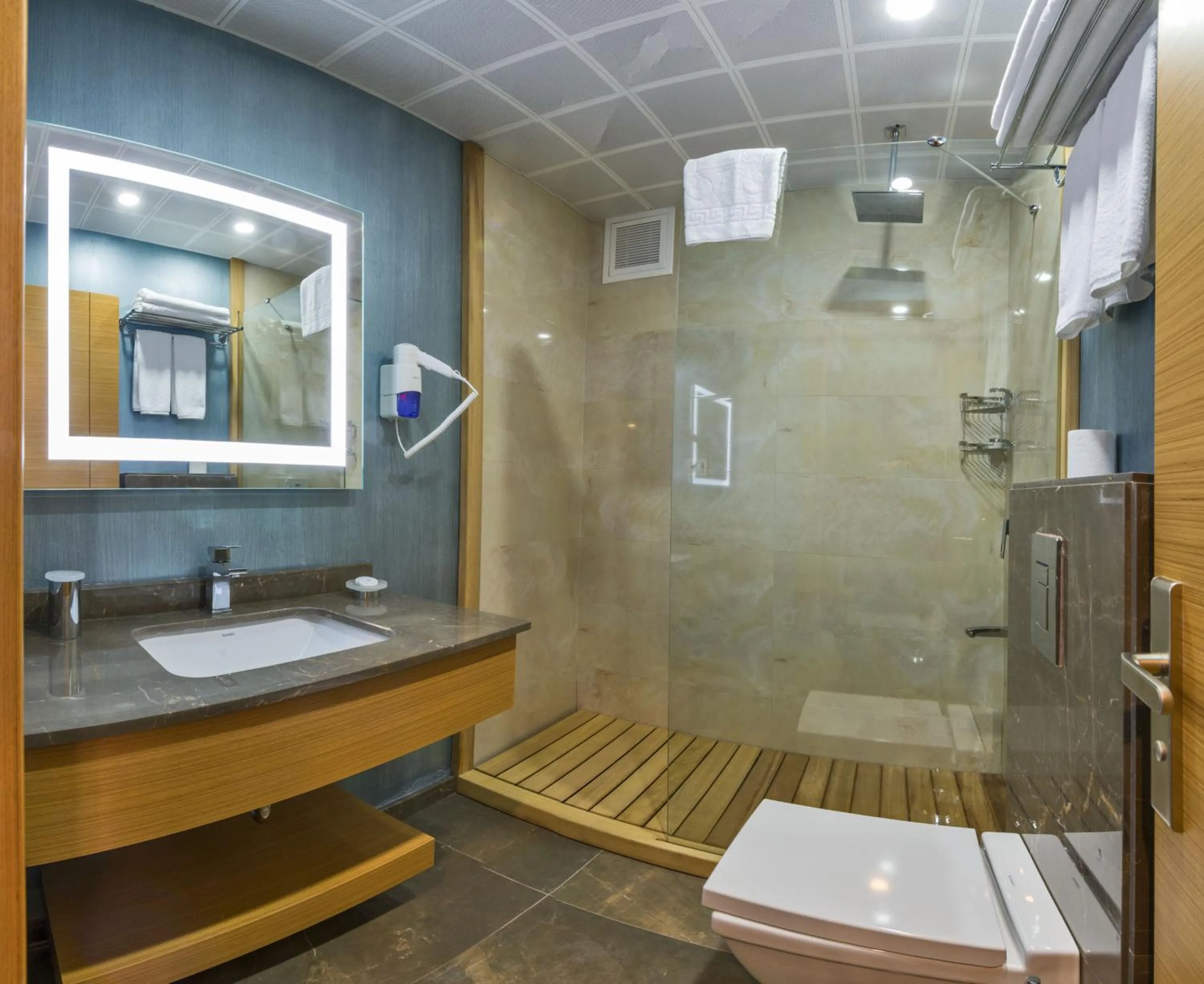 Bathroom in Bisetun Hotel