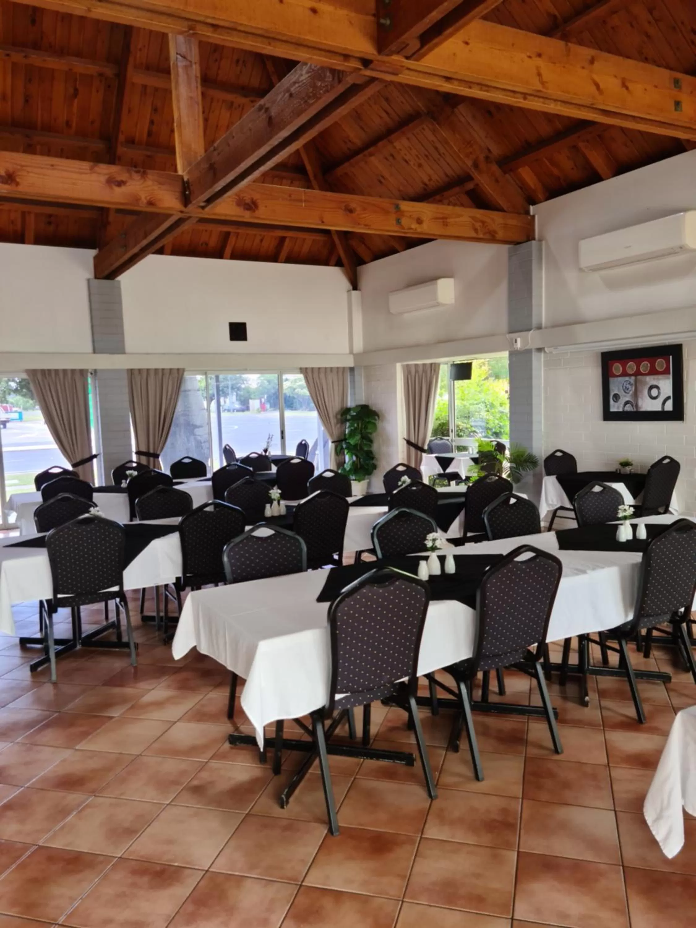 Restaurant/places to eat in Dalby Manor Motor Inn