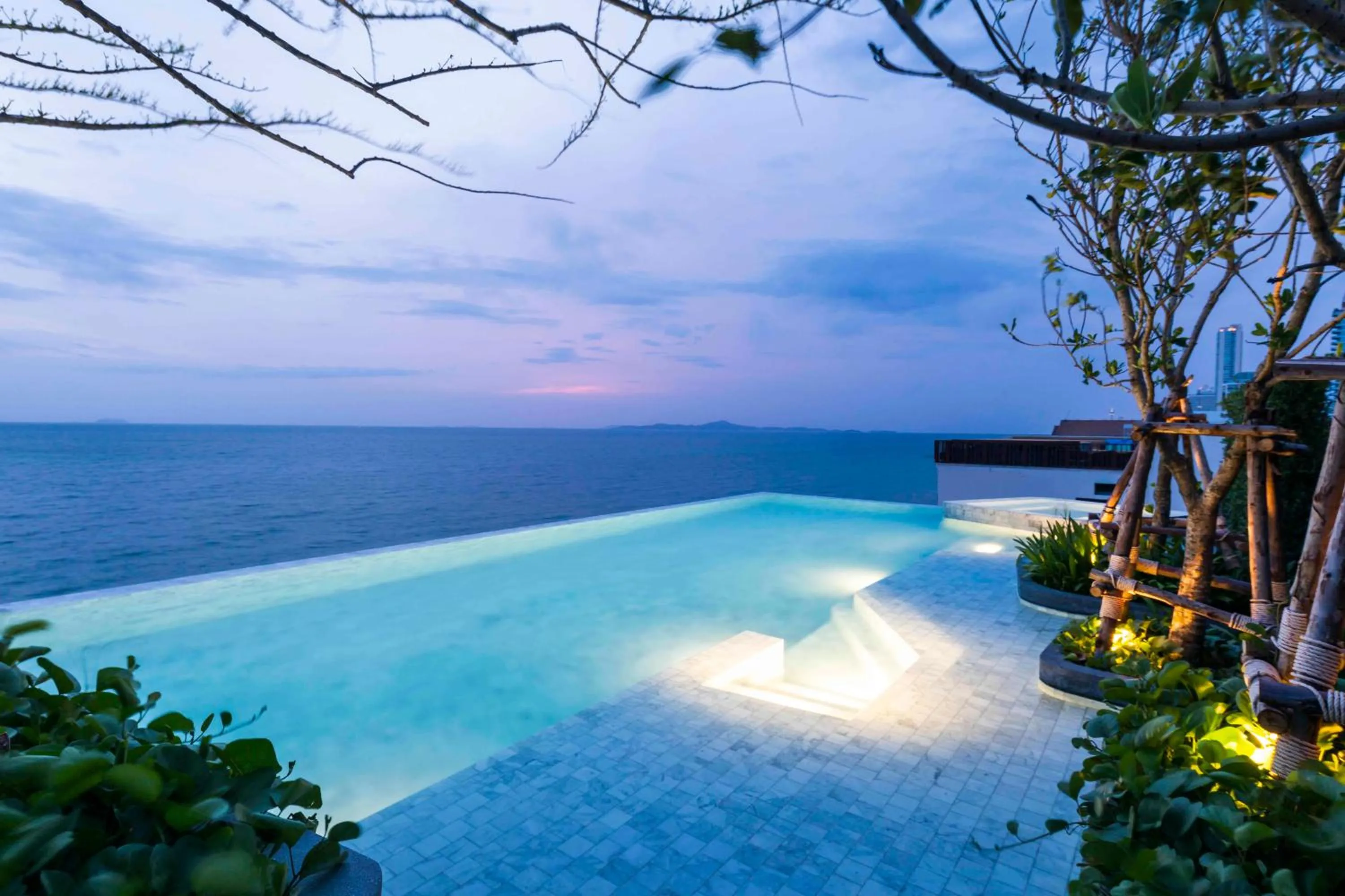 Night in U Jomtien Pattaya