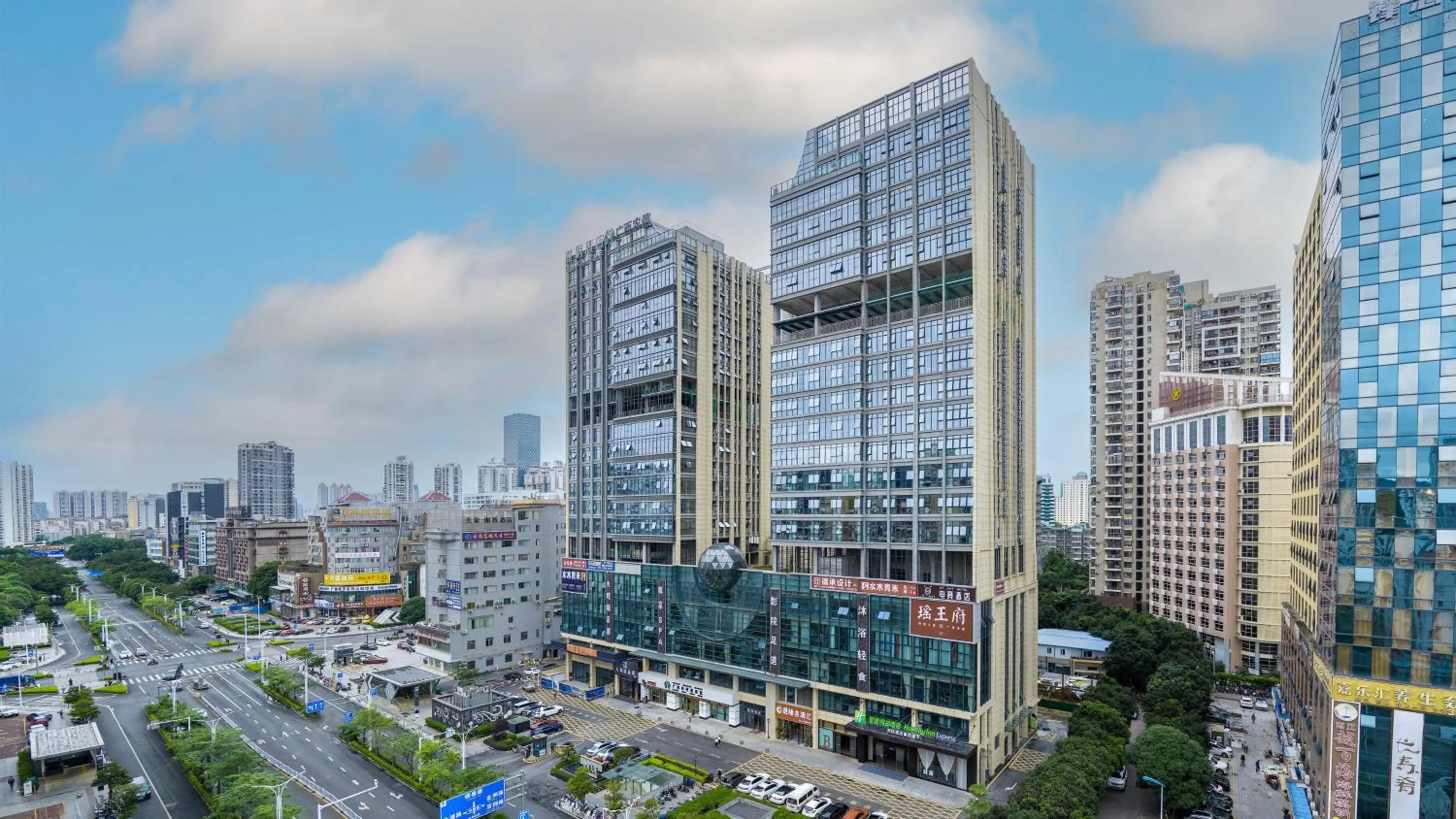 Property building in Holiday Inn Express Nanning Convention&Exhibition