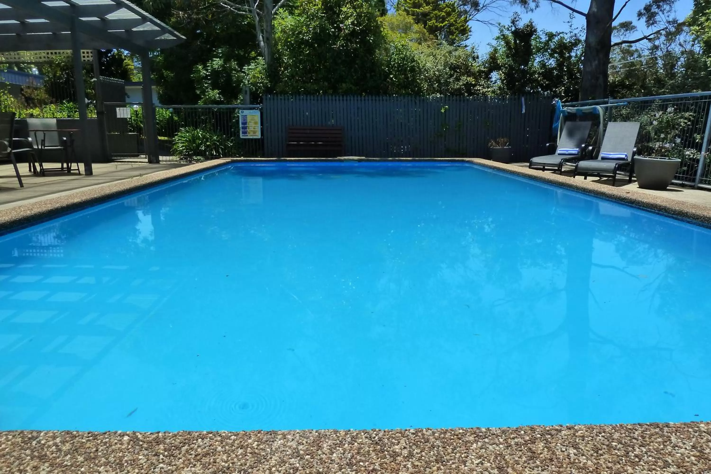 Swimming pool in Sky Rider Motor Inn