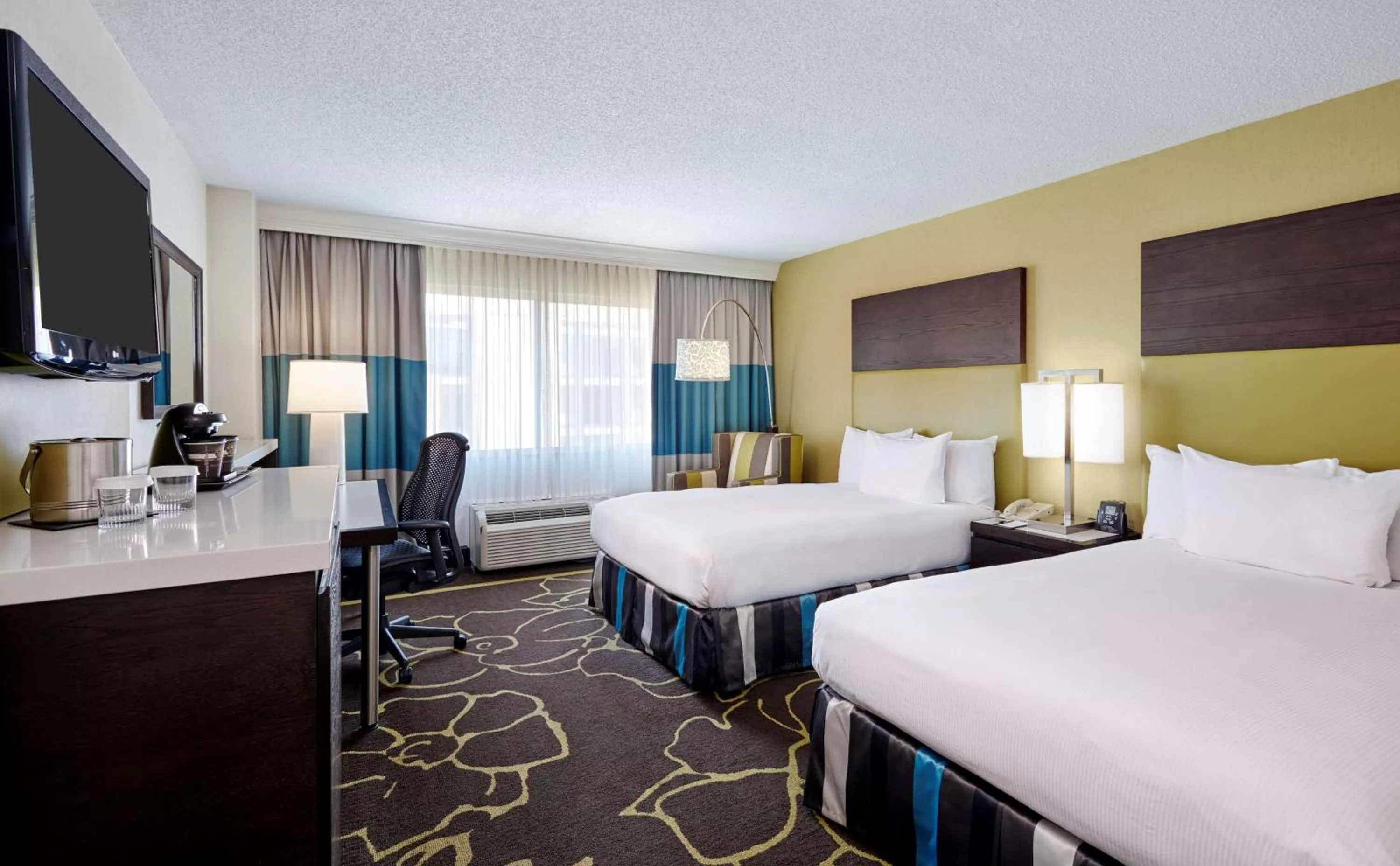 Bed in DoubleTree by Hilton Charlotte Gateway Village