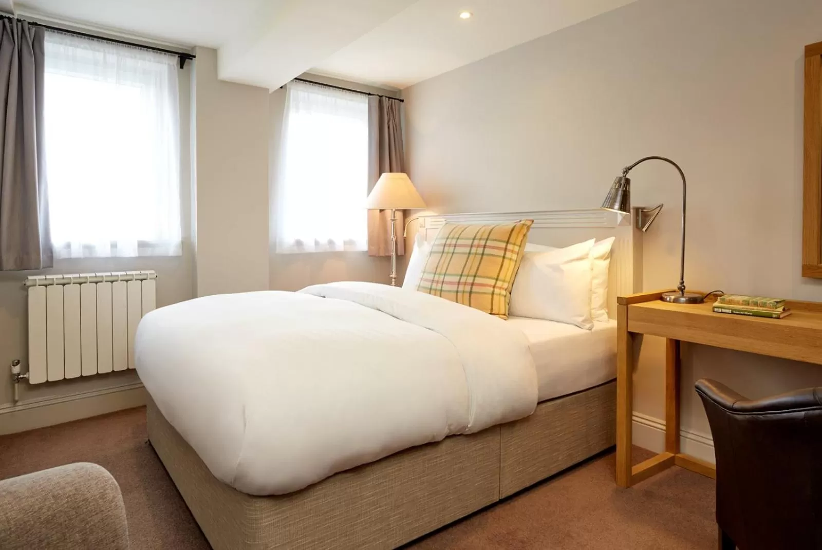 Bedroom, Bed in Abergavenny Hotel