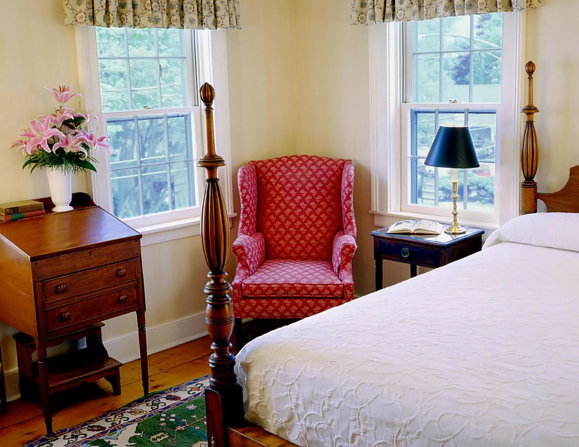 Property building, Bed in The Griswold Inn