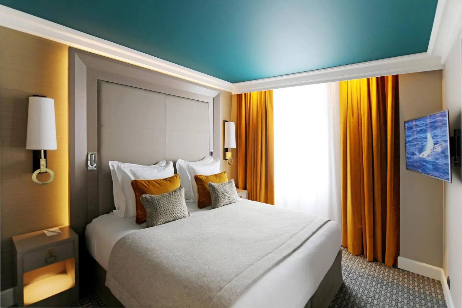 Bed in Hôtel Alchimy