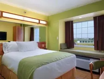 Queen Suite - Non-Smoking in Microtel Inn & Suites by Wyndham Delphos Queen Suite - Non-Smoking in Microtel Inn & Suites by Wyndham Delphos