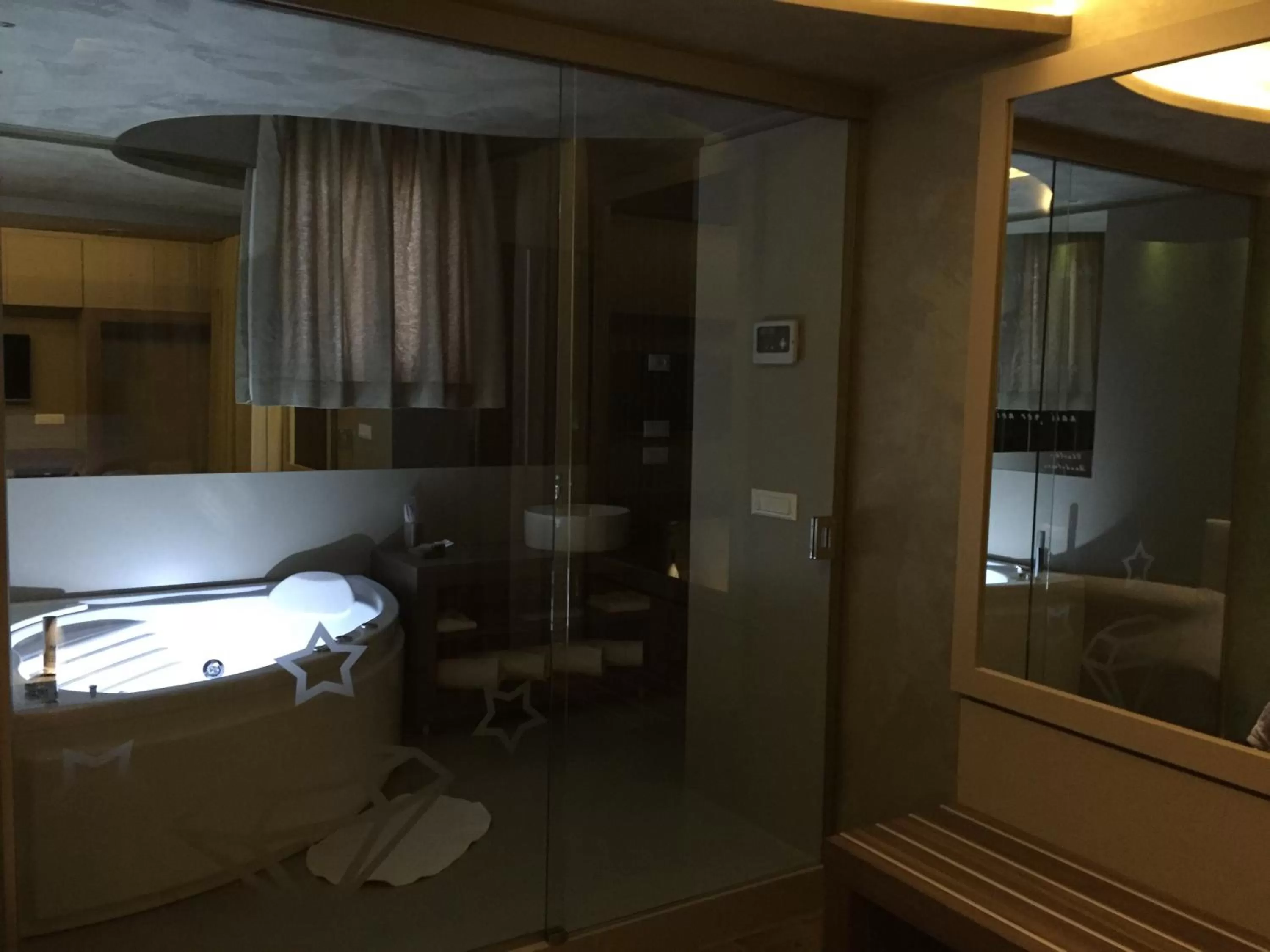 Bathroom, Bed in Hotel Smeraldo