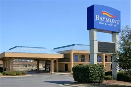 Facade/entrance in Baymont by Wyndham Greenville