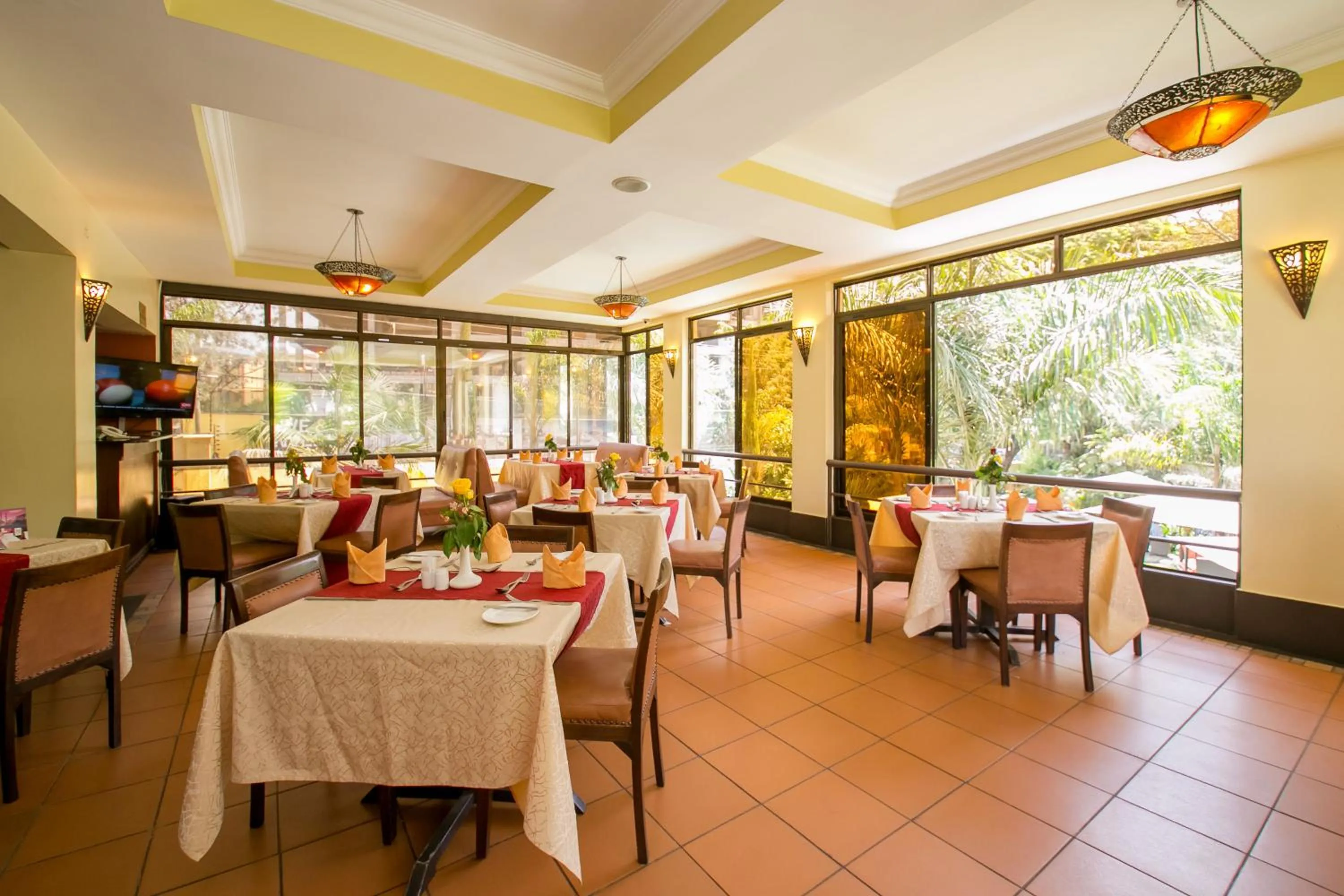 Restaurant/places to eat in Waridi Paradise Hotel and Suites