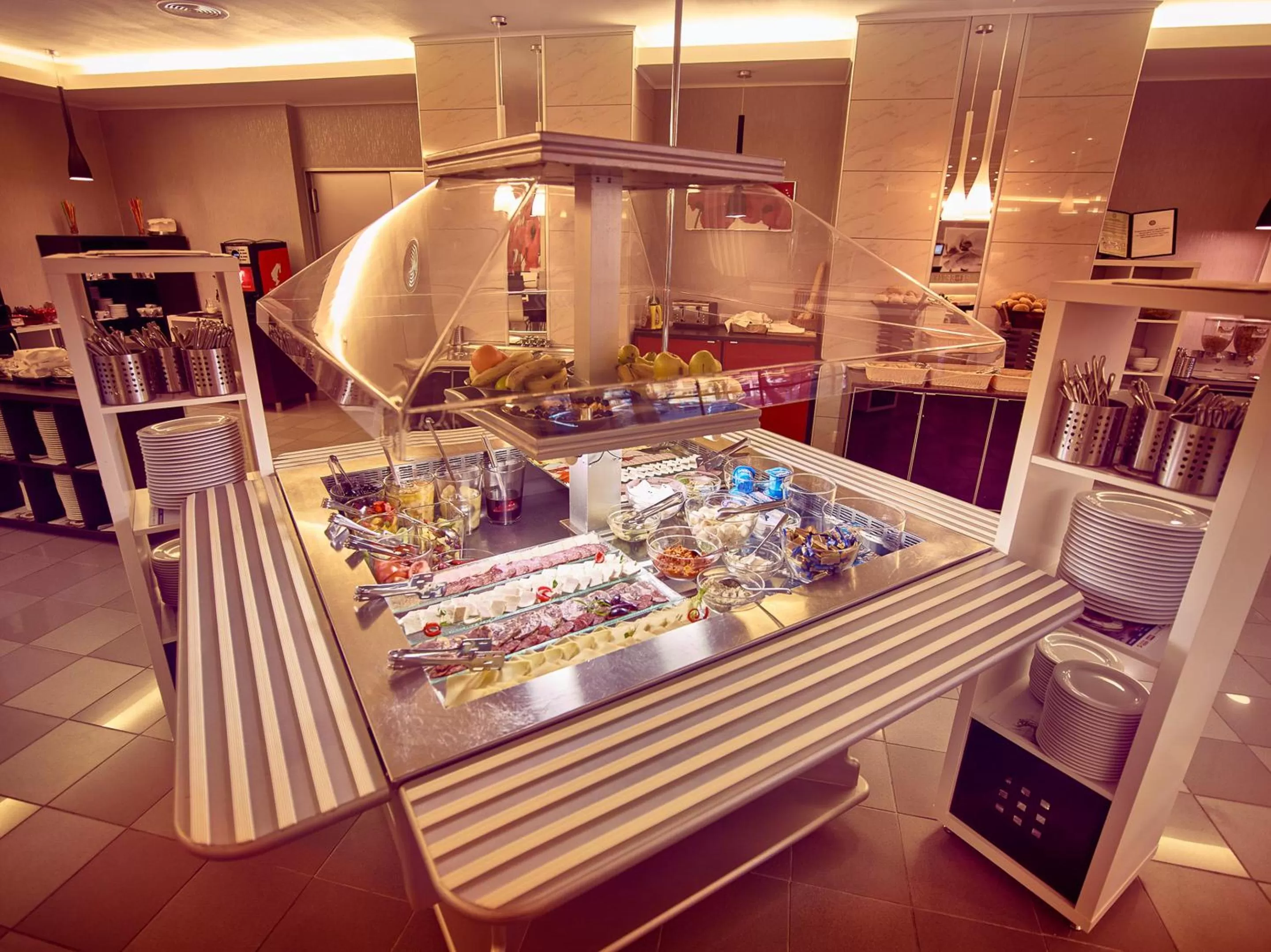 Breakfast in Continental Forum Arad