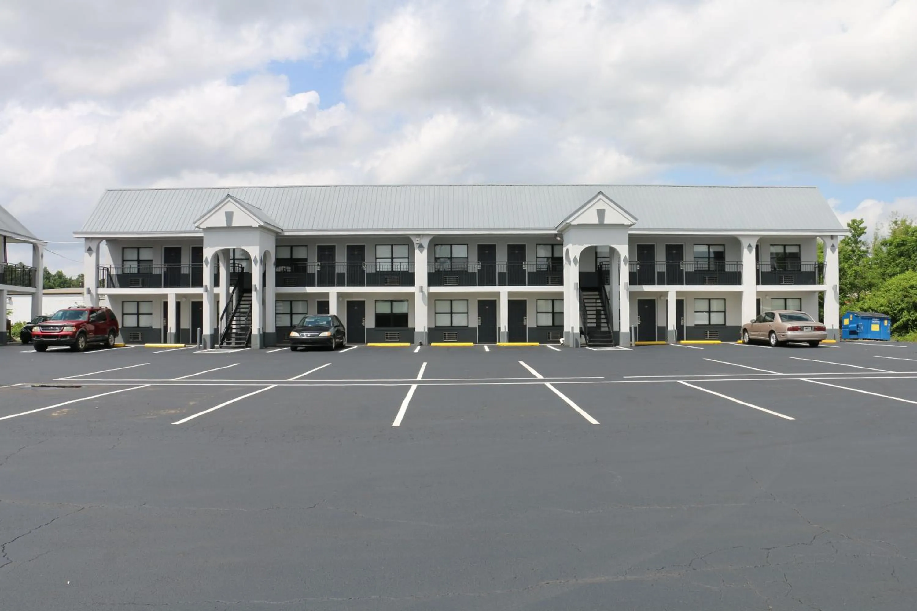 Property building in Travelodge by Wyndham Calhoun South I-75