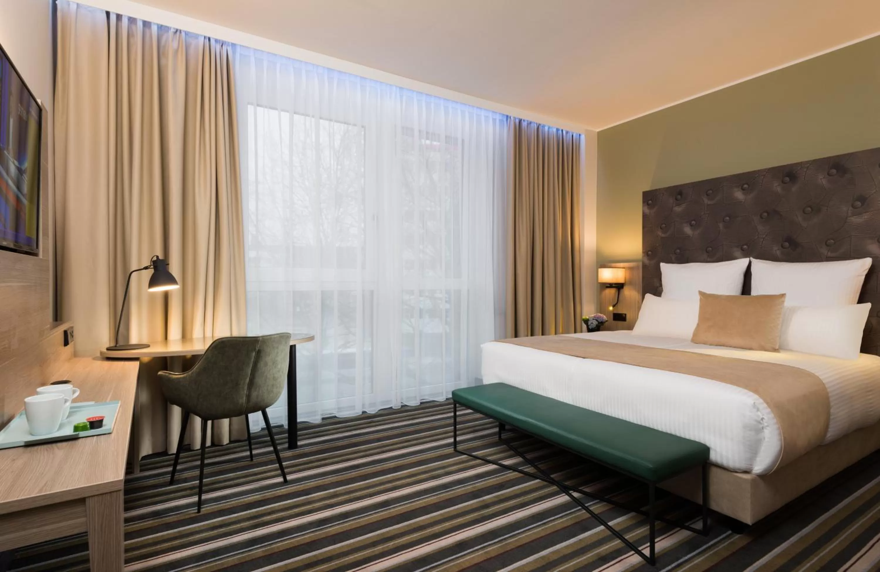 Bedroom, Bed in Leonardo Hotel Offenbach Frankfurt