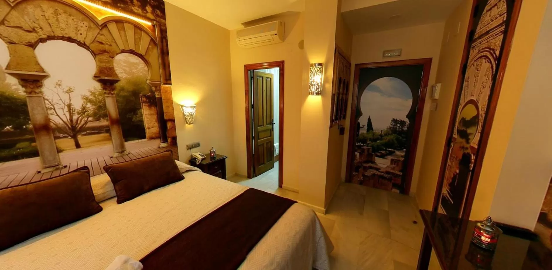 Photo of the whole room, Bed in Hotel Casa Museo de la Mezquita