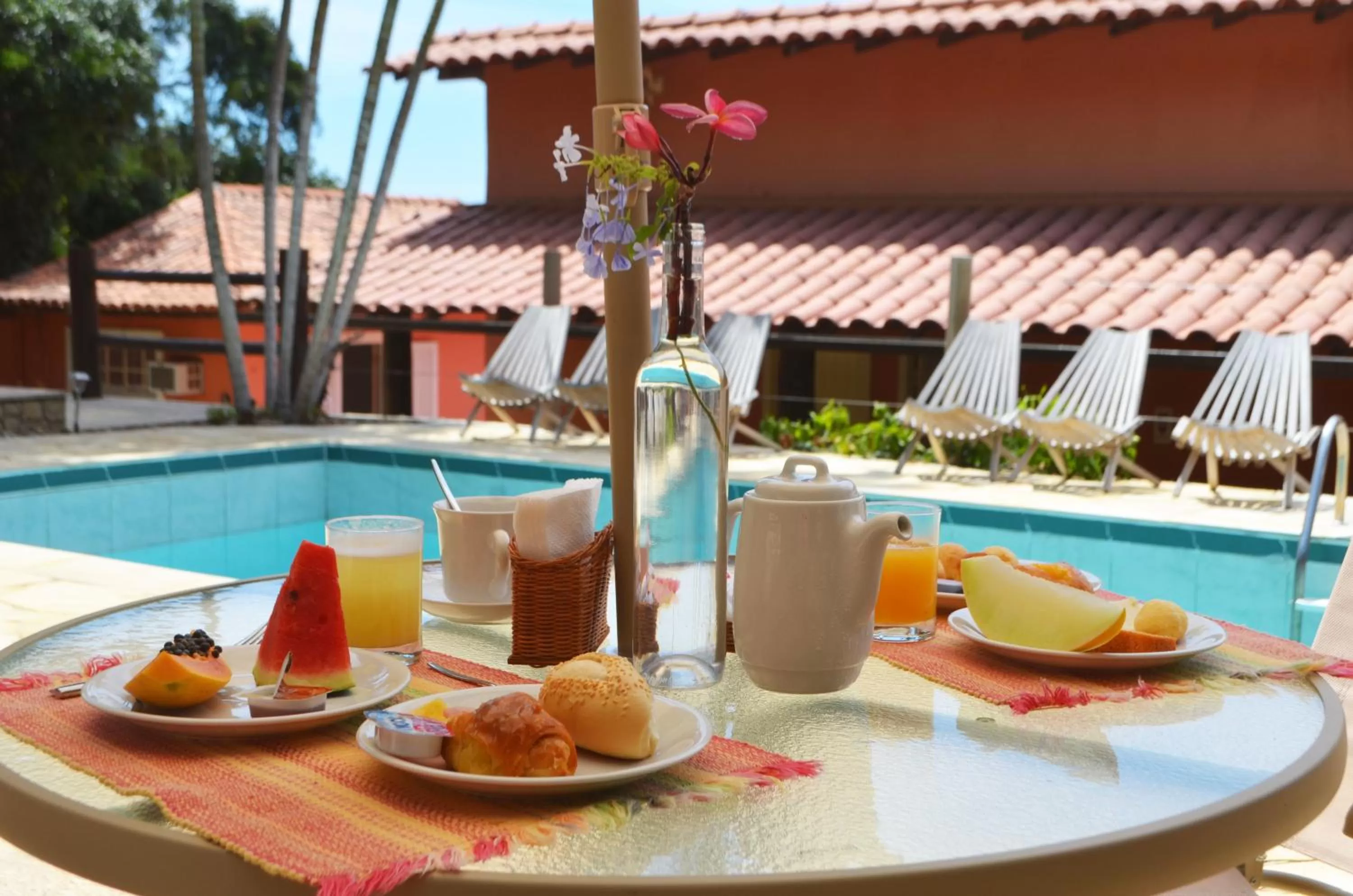 Dining area, Swimming Pool in Pousada Akaroa