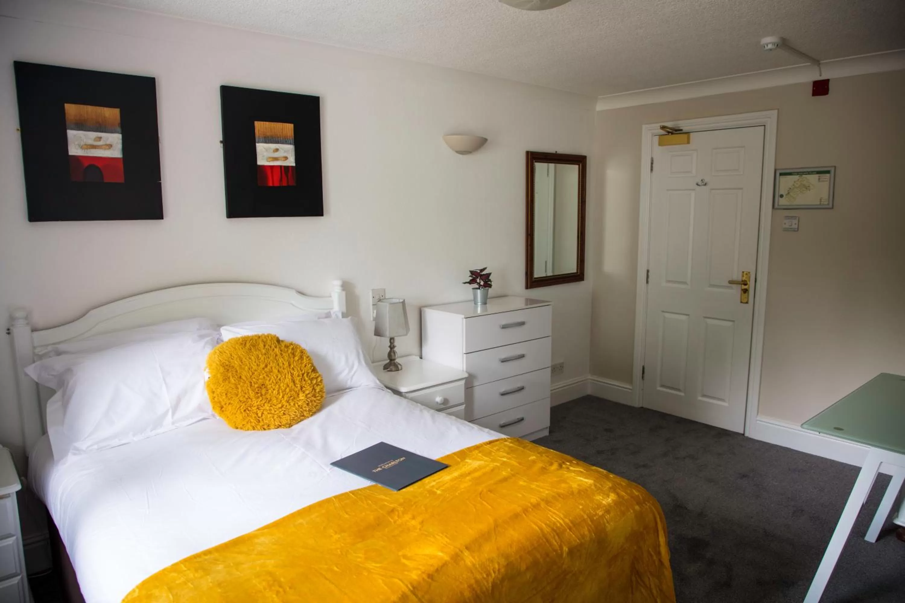 Bedroom, Bed in The Charlton Boutique Hotel